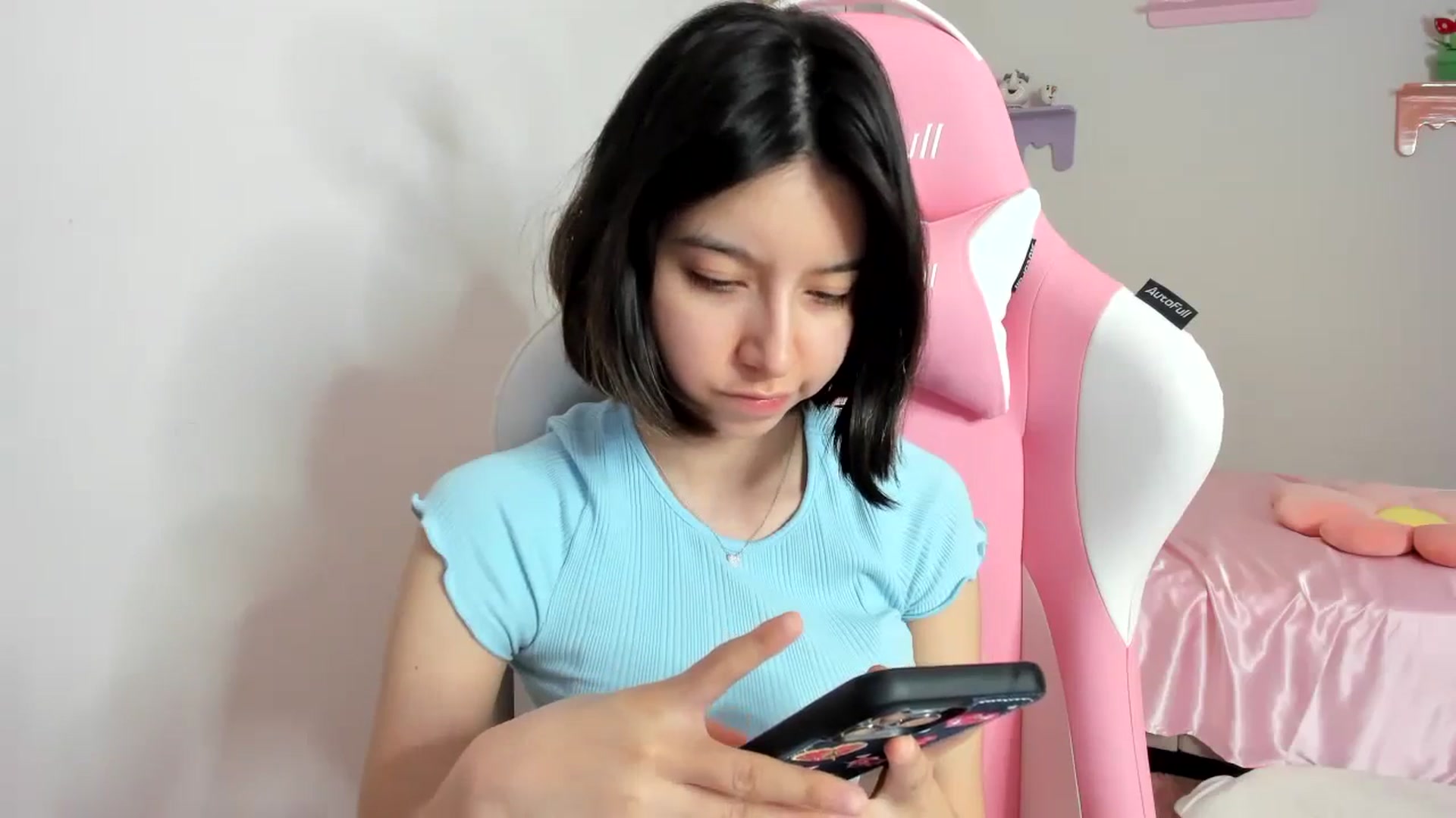 Gallery image thumbnail from Cherrycute666's myfreecams stream on, 08/22/2023, 01:19 image 17 of 20