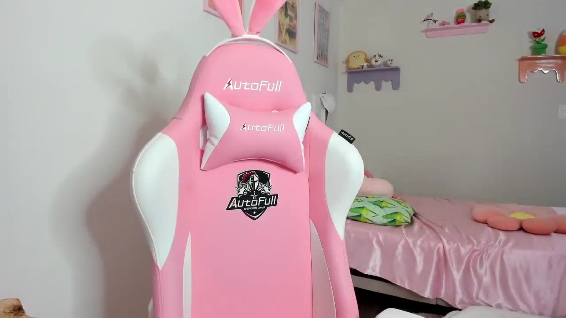 Gallery image thumbnail from Cherrycute666's myfreecams stream on, 08/22/2023, 02:12 image 10 of 20