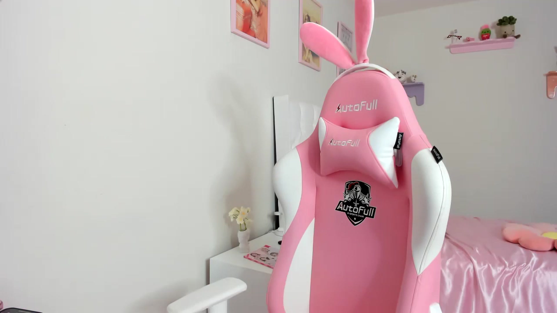 Gallery image thumbnail from Cherrycute666's myfreecams stream on, 08/22/2023, 02:12 image 5 of 20