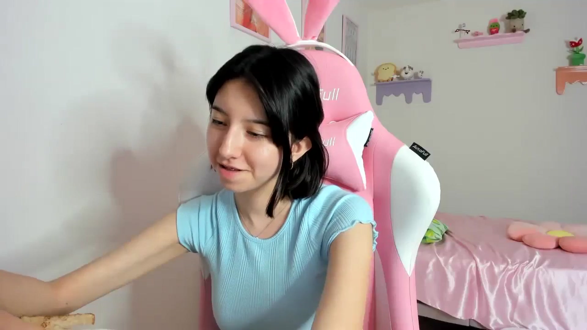 Gallery image thumbnail from Cherrycute666's myfreecams stream on, 08/22/2023, 02:12 image 19 of 20