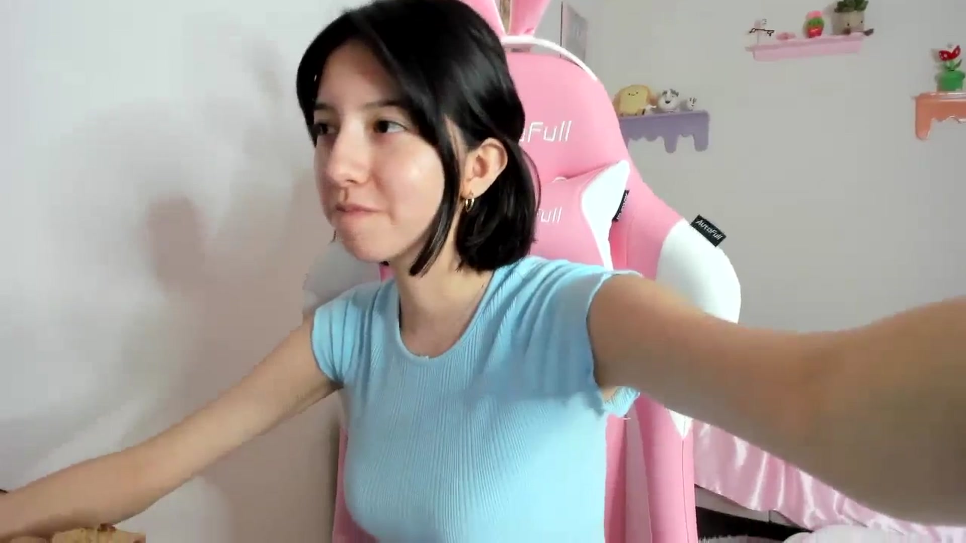 Gallery image thumbnail from Cherrycute666's myfreecams stream on, 08/22/2023, 02:12 image 15 of 20