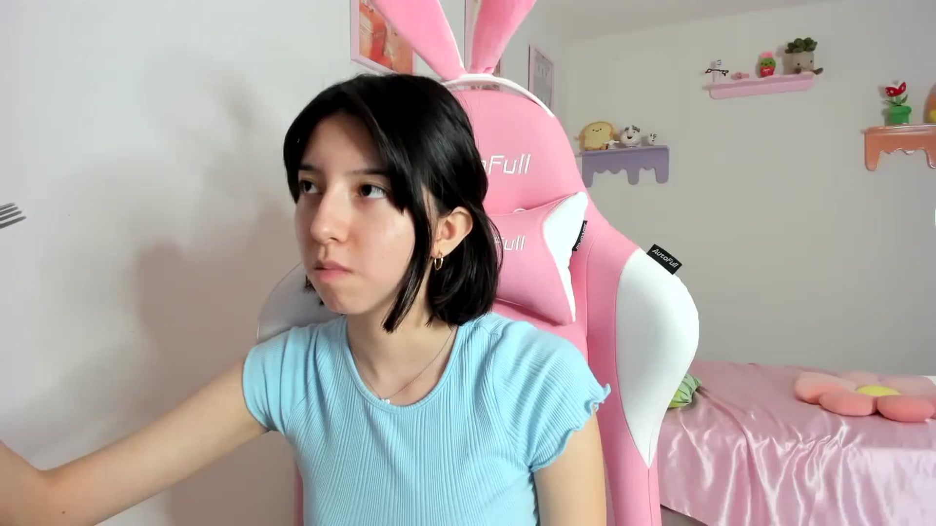 Gallery image thumbnail from Cherrycute666's myfreecams stream on, 08/22/2023, 02:12 image 16 of 20