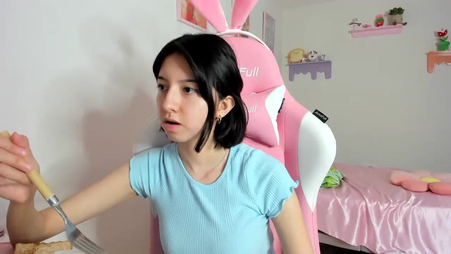 Gallery image thumbnail from Cherrycute666's myfreecams stream on, 08/22/2023, 02:12 image 18 of 20