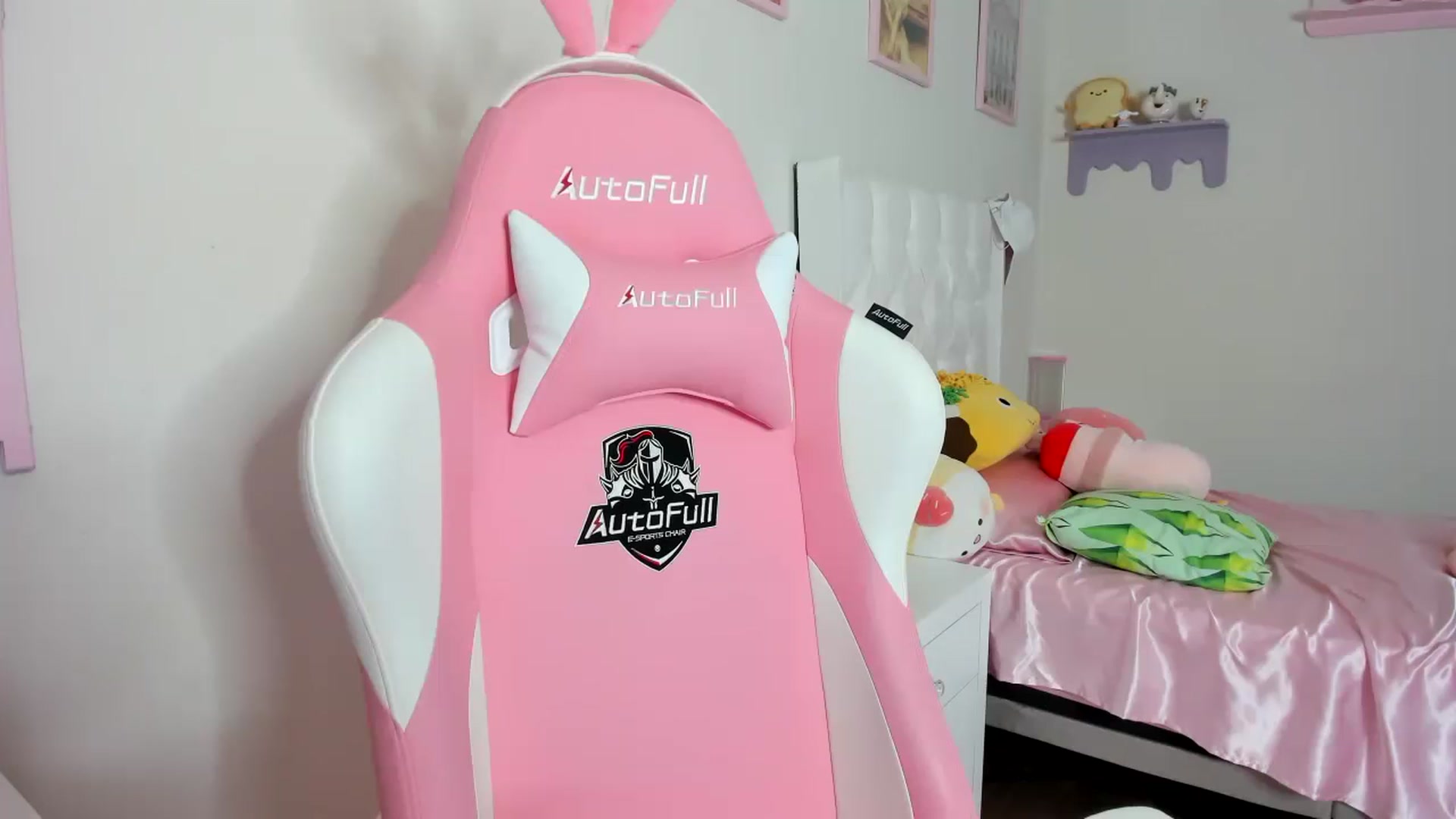 Gallery image thumbnail from Cherrycute666's myfreecams stream on, 08/22/2023, 07:41 image 9 of 20