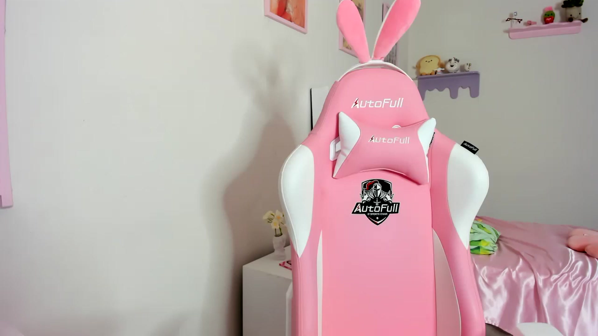 Gallery image thumbnail from Cherrycute666's myfreecams stream on, 08/22/2023, 07:41 image 18 of 20