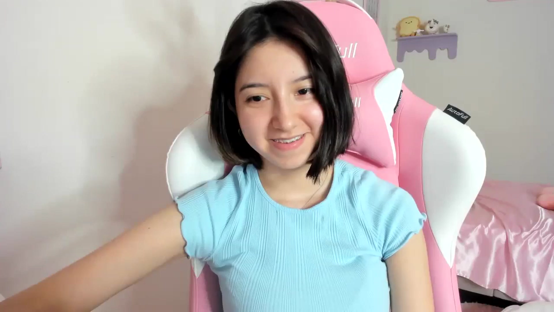 Gallery image thumbnail from Cherrycute666's myfreecams stream on, 08/22/2023, 07:41 image 11 of 20
