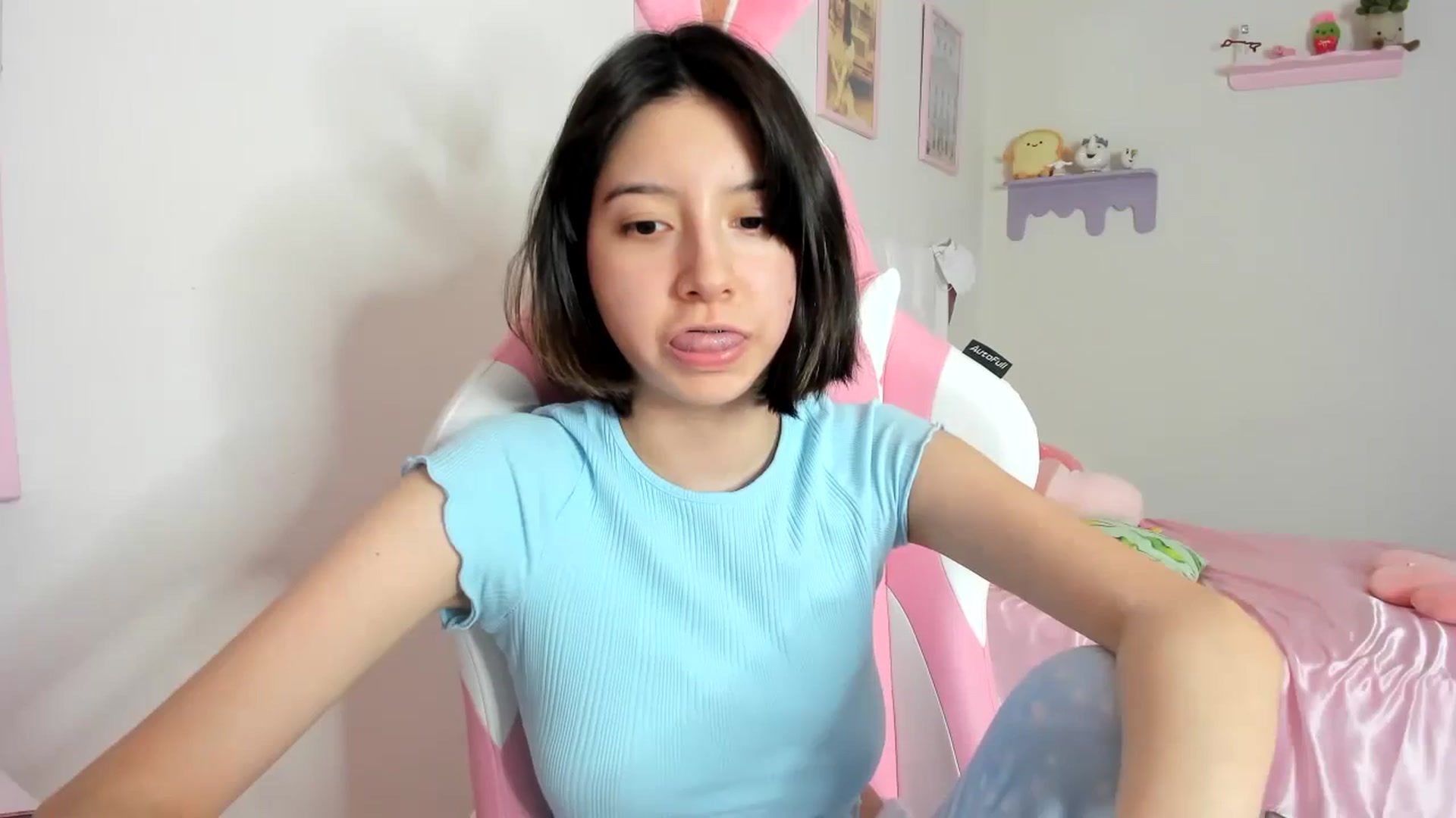 Gallery image thumbnail from Cherrycute666's myfreecams stream on, 08/22/2023, 07:41 image 15 of 20