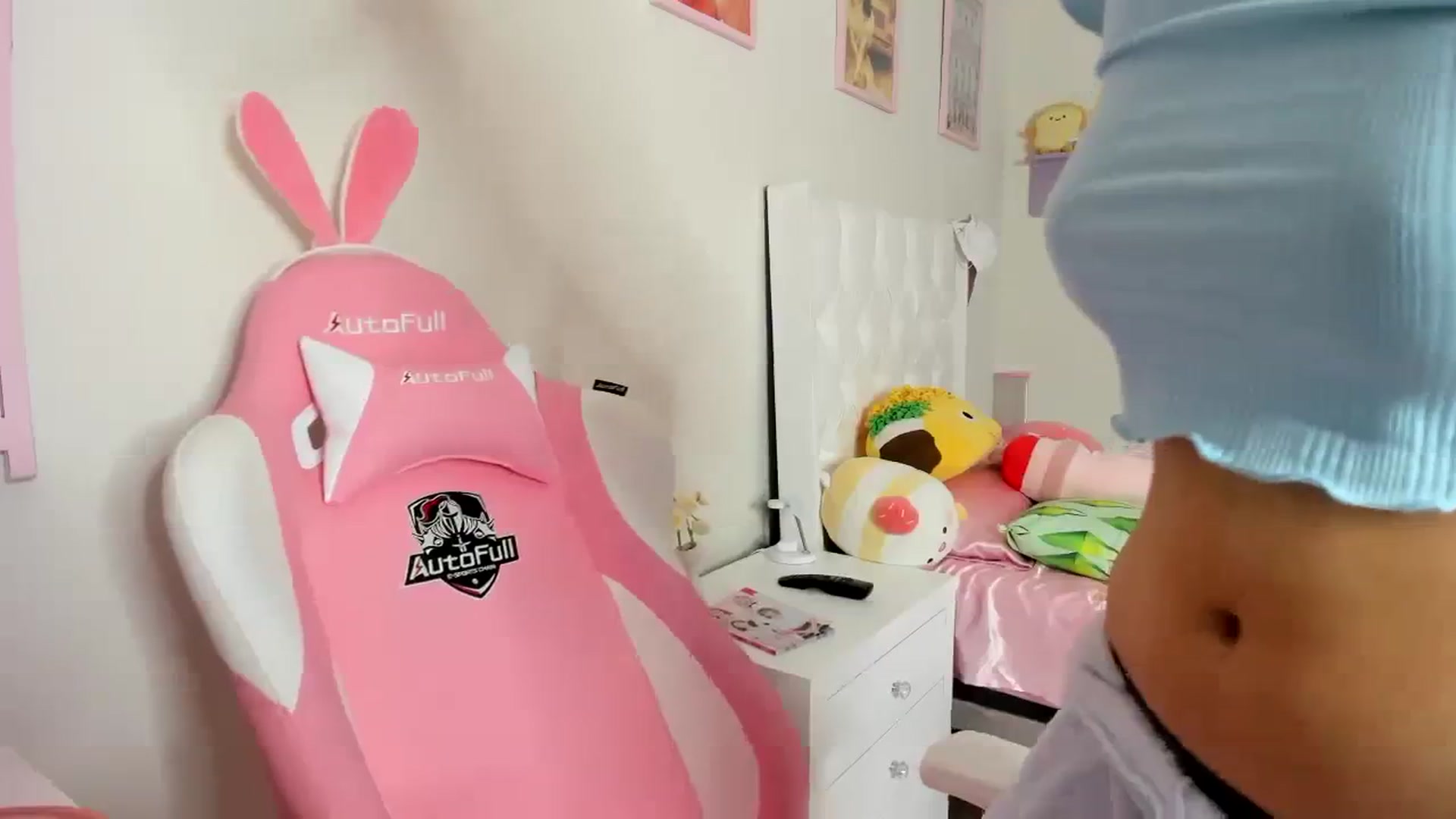 Gallery image thumbnail from Cherrycute666's myfreecams stream on, 08/22/2023, 07:41 image 16 of 20