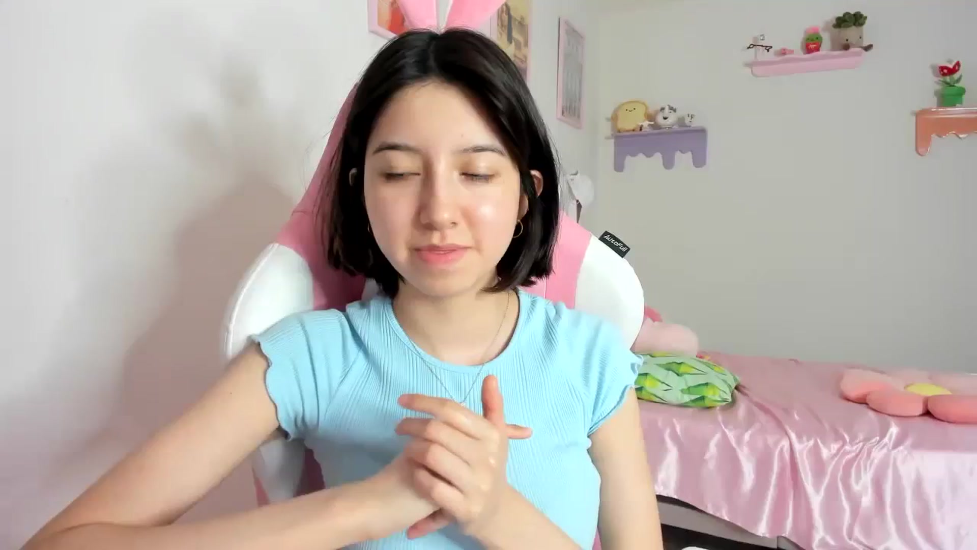 Gallery image thumbnail from Cherrycute666's myfreecams stream on, 08/22/2023, 07:41 image 1 of 20