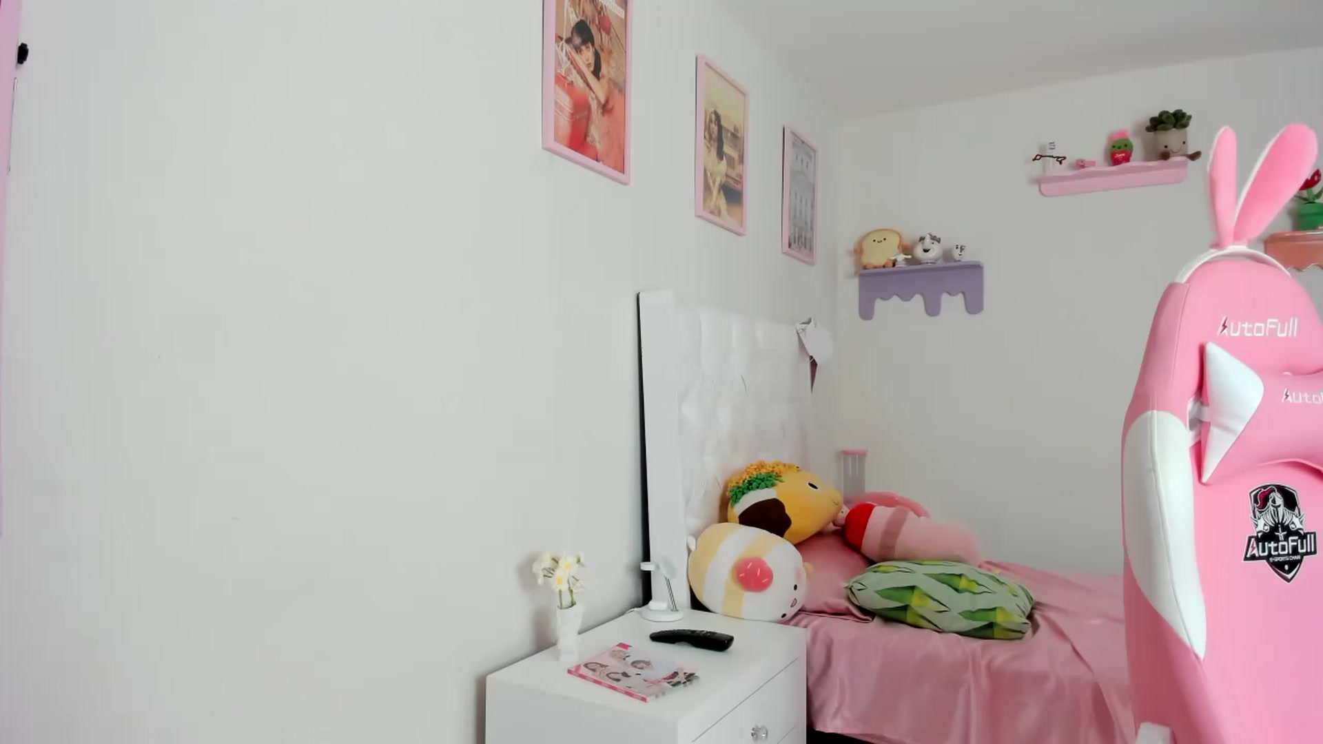 Gallery image thumbnail from Cherrycute666's myfreecams stream on, 08/22/2023, 18:46 image 11 of 20