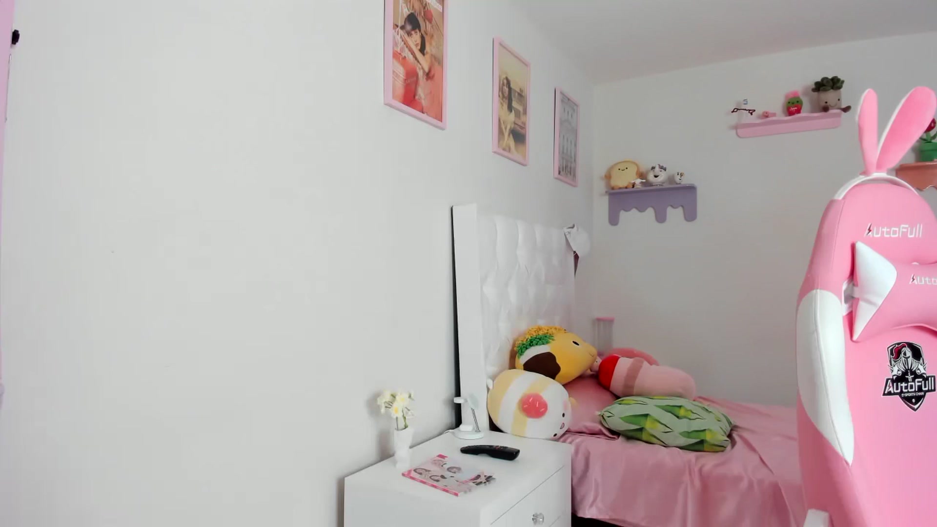 Gallery image thumbnail from Cherrycute666's myfreecams stream on, 08/22/2023, 18:46 image 19 of 20