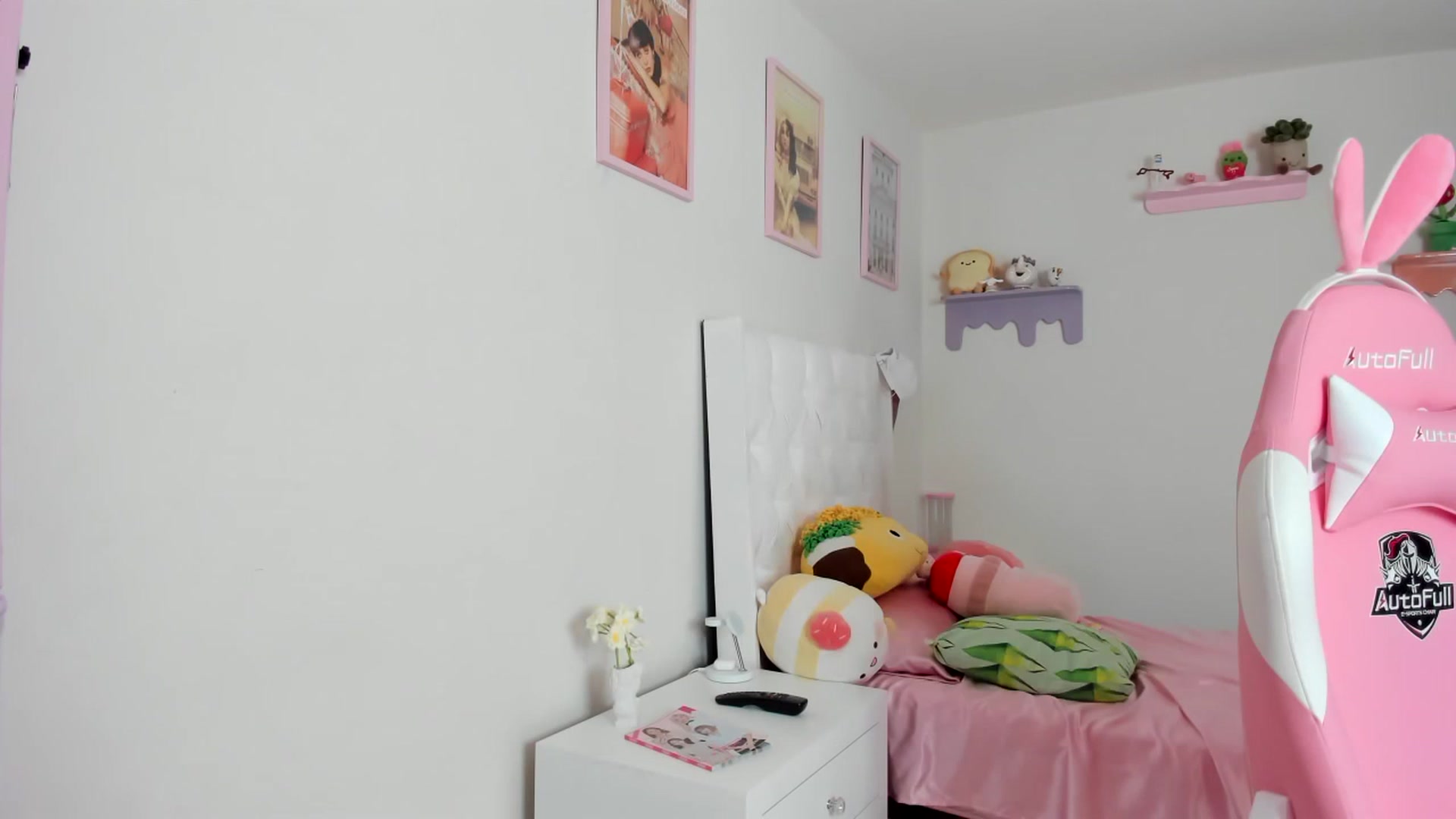 Gallery image thumbnail from Cherrycute666's myfreecams stream on, 08/22/2023, 18:46 image 18 of 20