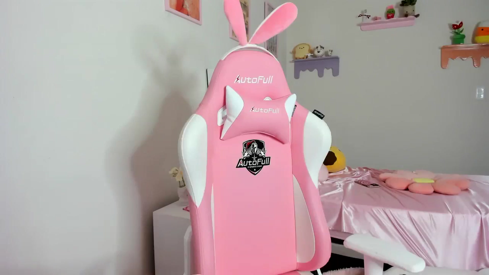 Gallery image thumbnail from Cherrycute666's myfreecams stream on, 08/23/2023, 06:05 image 10 of 20