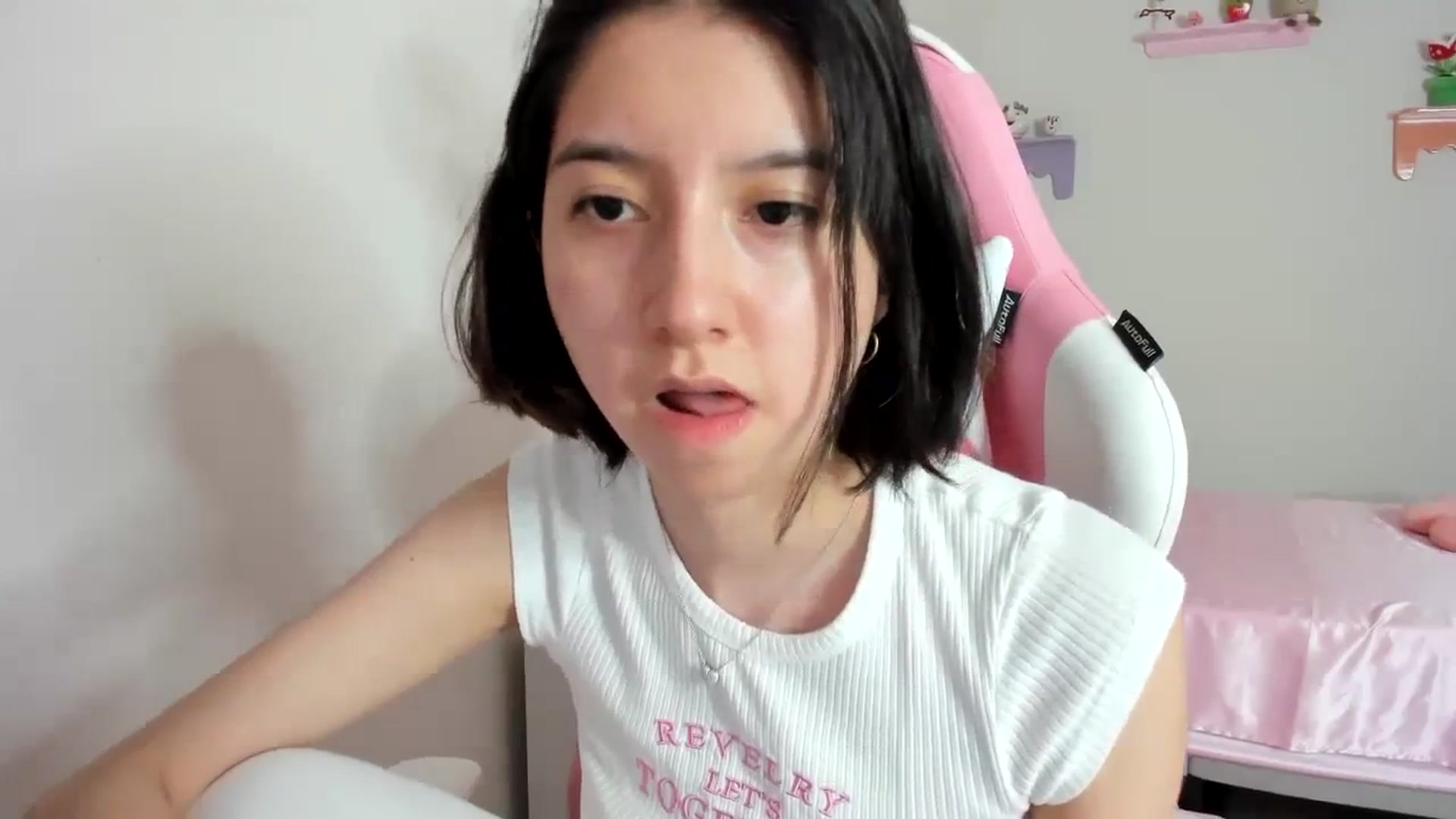Gallery image thumbnail from Cherrycute666's myfreecams stream on, 08/24/2023, 05:43 image 4 of 20