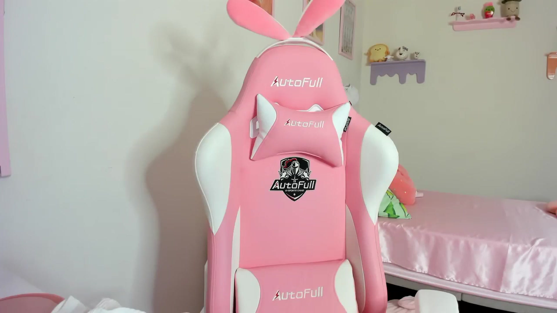 Gallery image thumbnail from Cherrycute666's myfreecams stream on, 08/24/2023, 05:43 image 10 of 20