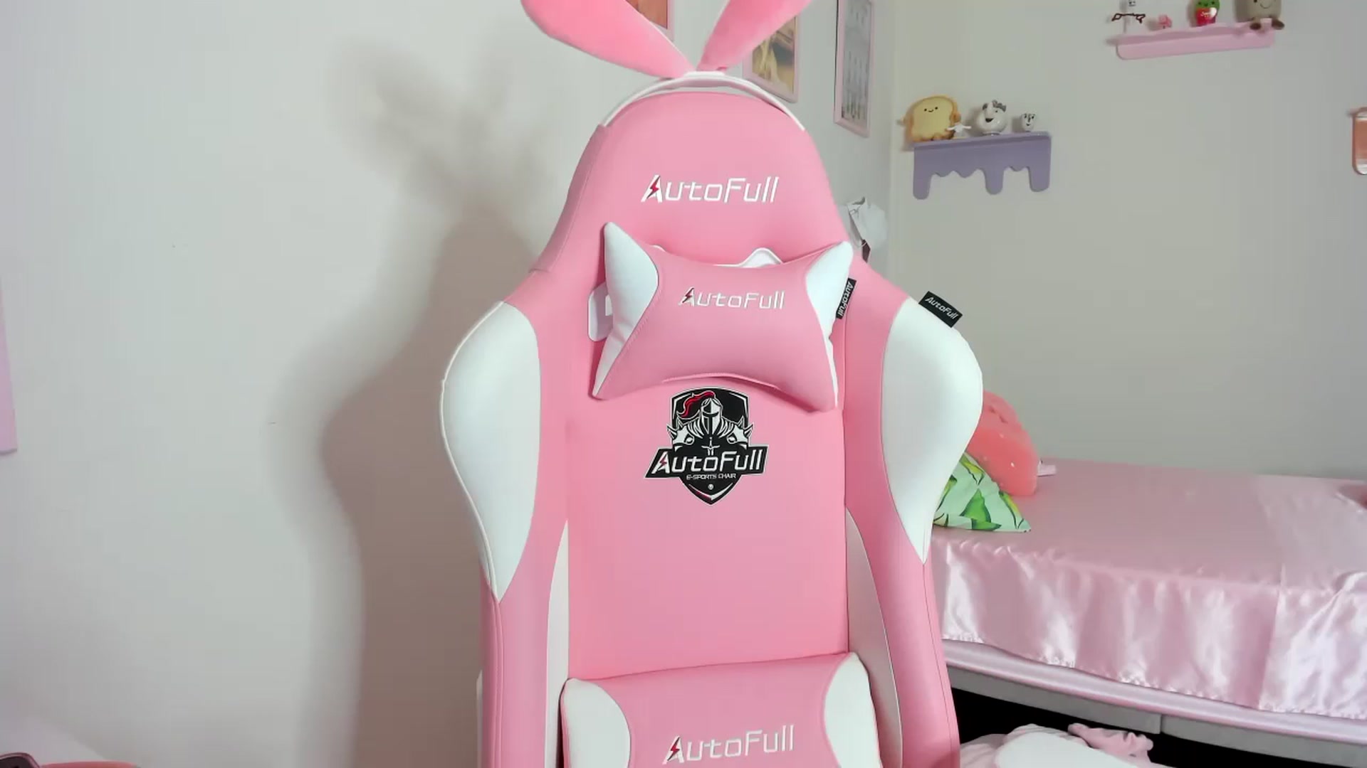 Gallery image thumbnail from Cherrycute666's myfreecams stream on, 08/24/2023, 05:43 image 16 of 20