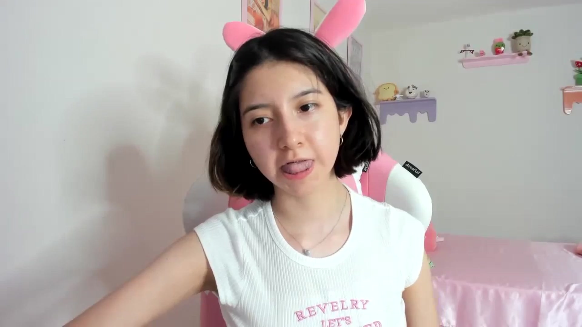 Gallery image thumbnail from Cherrycute666's myfreecams stream on, 08/24/2023, 05:43 image 17 of 20