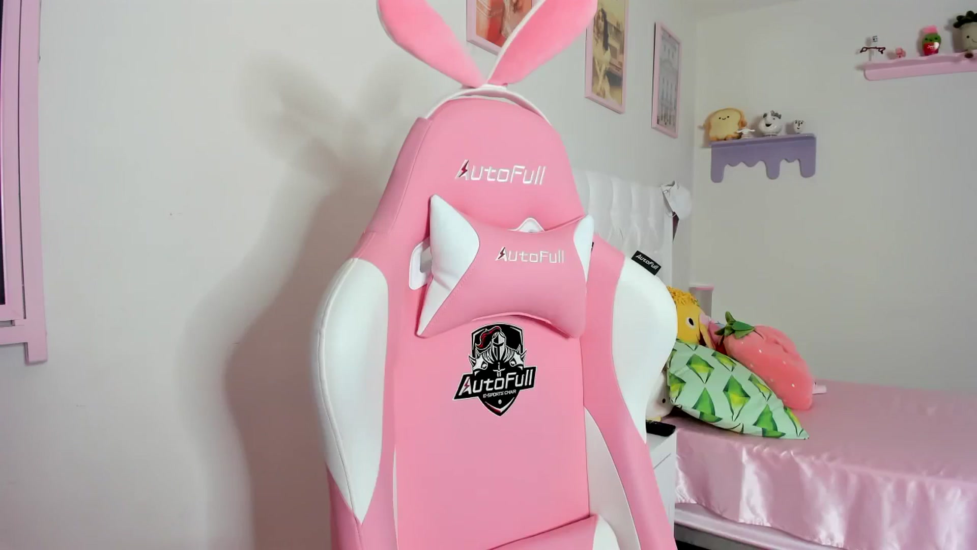 Gallery image thumbnail from Cherrycute666's myfreecams stream on, 08/24/2023, 05:43 image 19 of 20