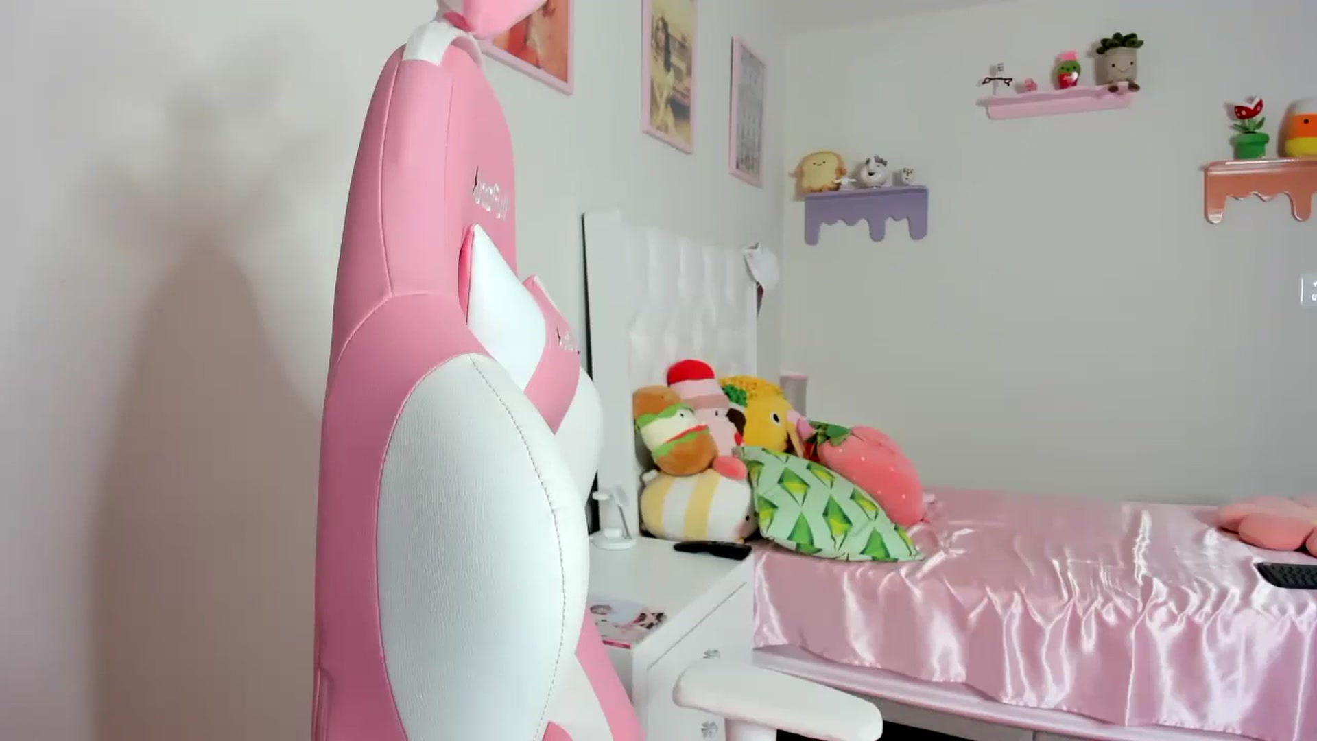 Gallery image thumbnail from Cherrycute666's myfreecams stream on, 08/24/2023, 06:59 image 12 of 20