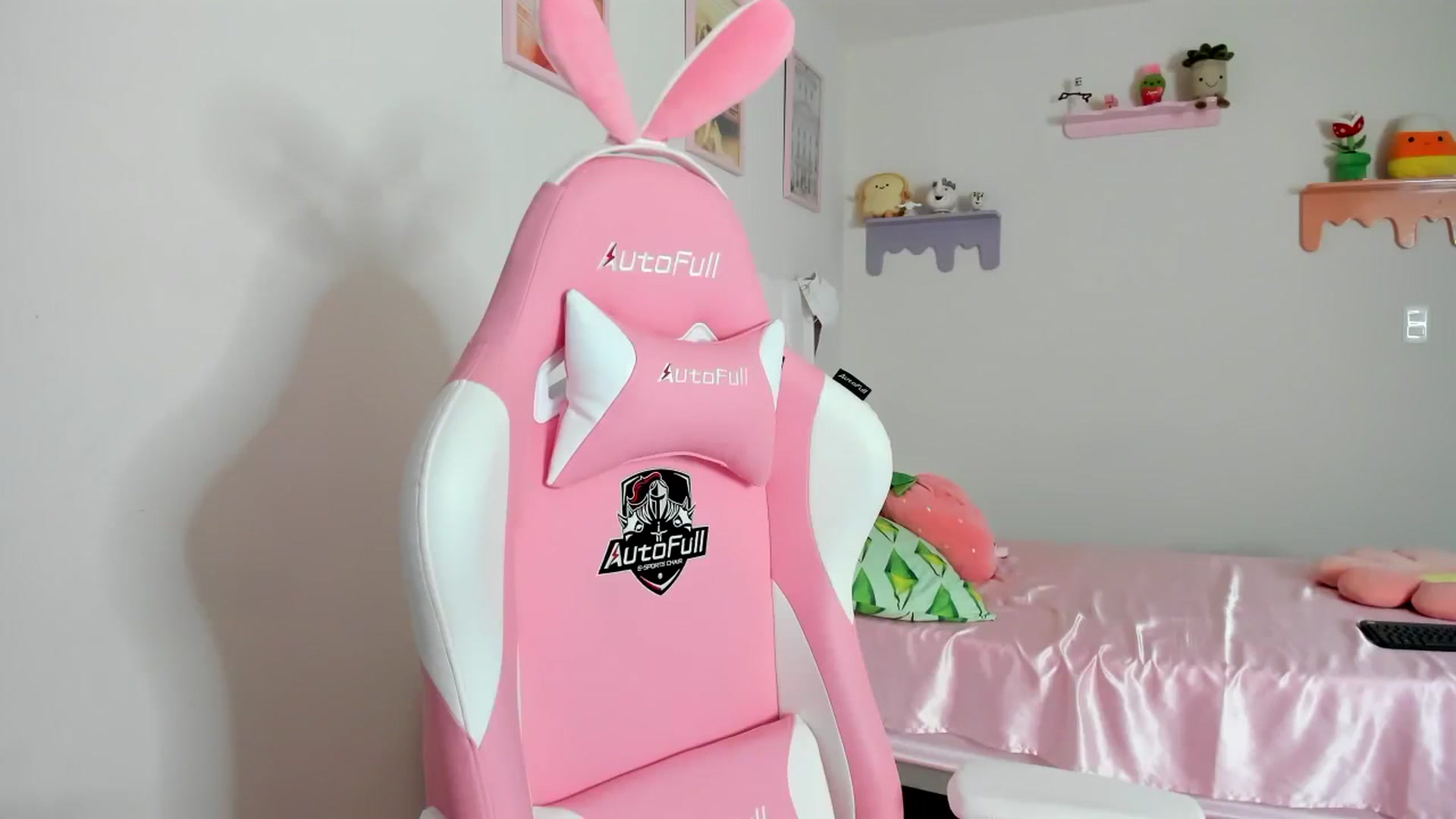 Gallery image thumbnail from Cherrycute666's myfreecams stream on, 08/24/2023, 23:45 image 7 of 20