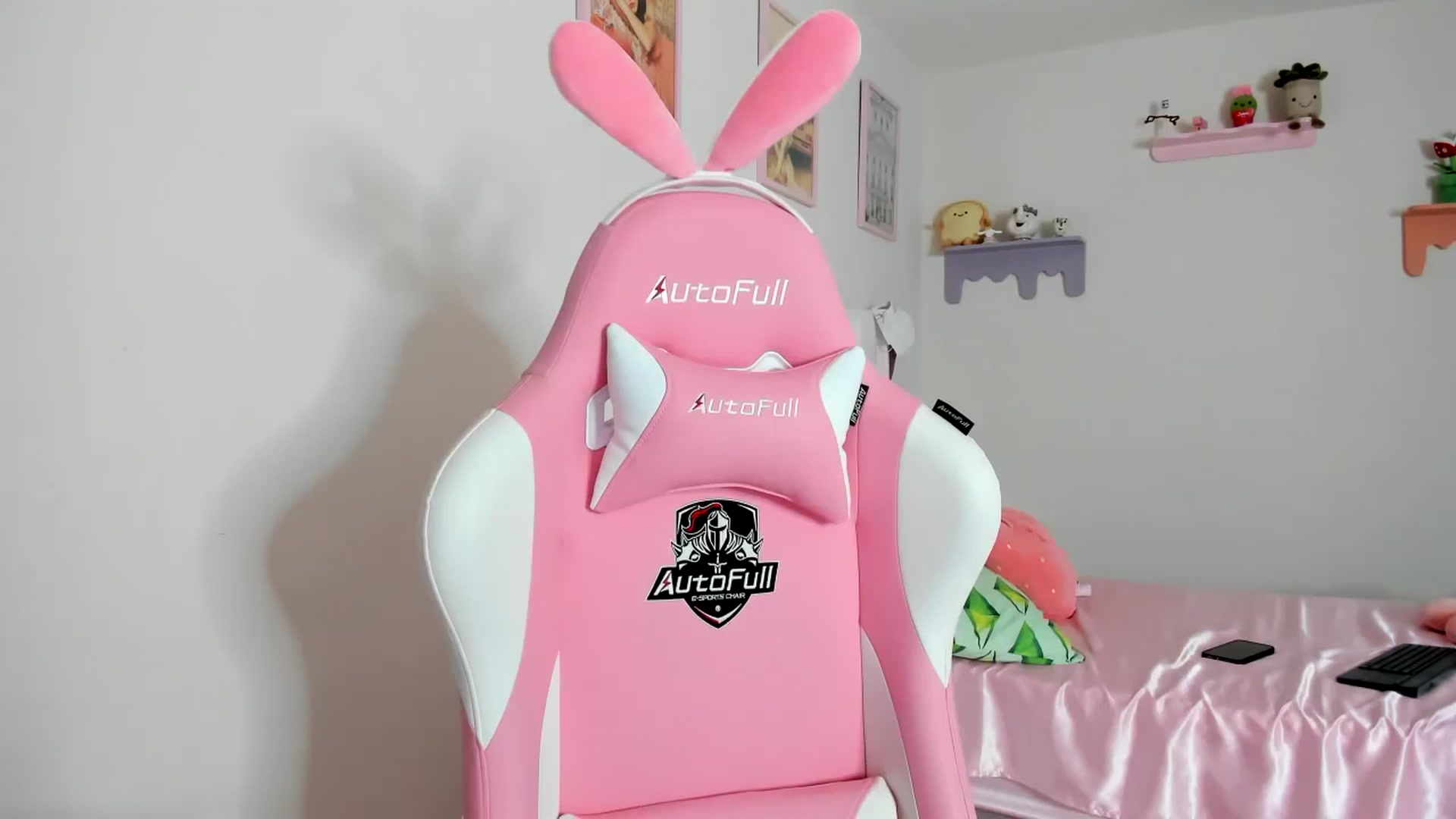 Gallery image thumbnail from Cherrycute666's myfreecams stream on, 08/24/2023, 23:45 image 16 of 20