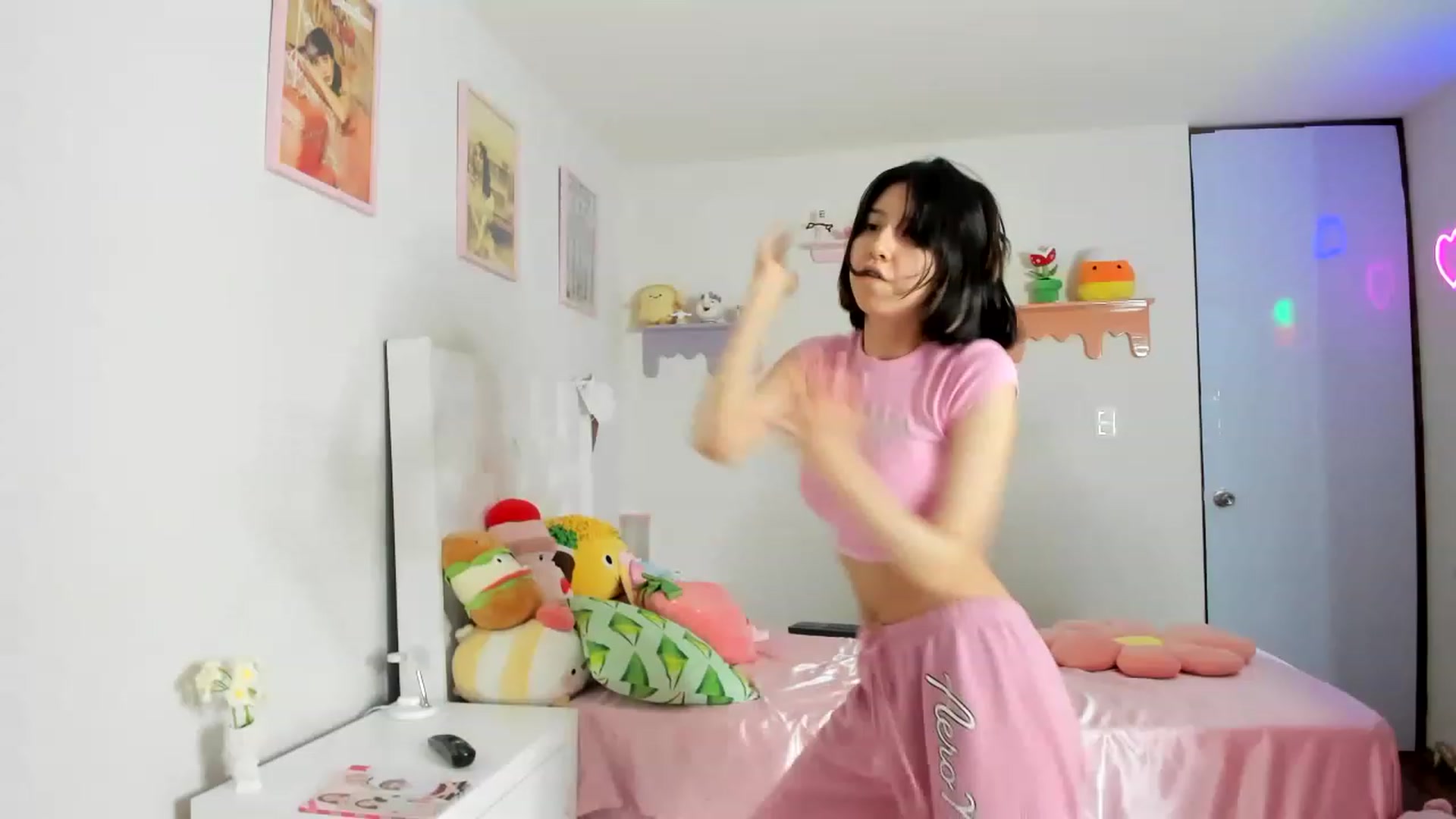 Gallery image thumbnail from Cherrycute666's myfreecams stream on, 08/25/2023, 08:08 image 14 of 20