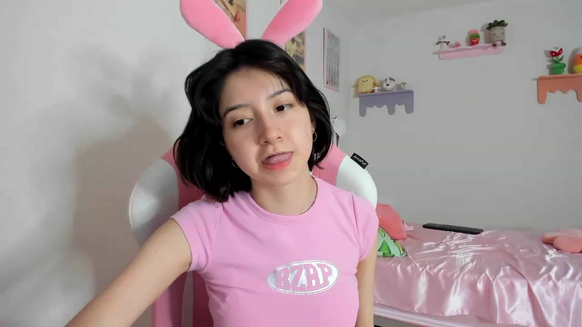 Gallery image thumbnail from Cherrycute666's myfreecams stream on, 08/25/2023, 08:08 image 16 of 20