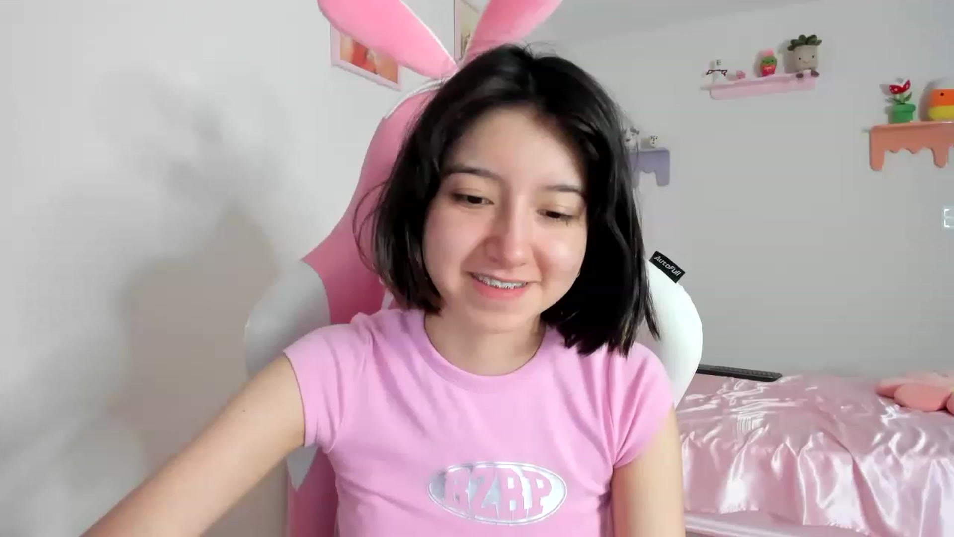 Gallery image thumbnail from Cherrycute666's myfreecams stream on, 08/25/2023, 08:08 image 18 of 20