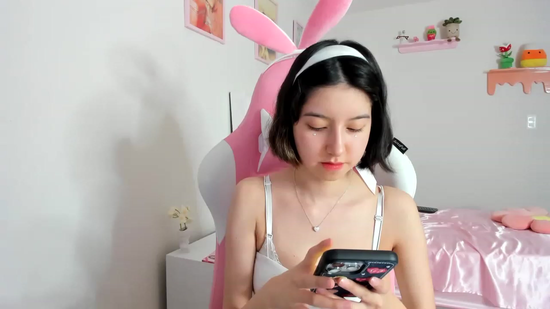 Gallery image thumbnail from Cherrycute666's myfreecams stream on, 08/25/2023, 19:16 image 8 of 20