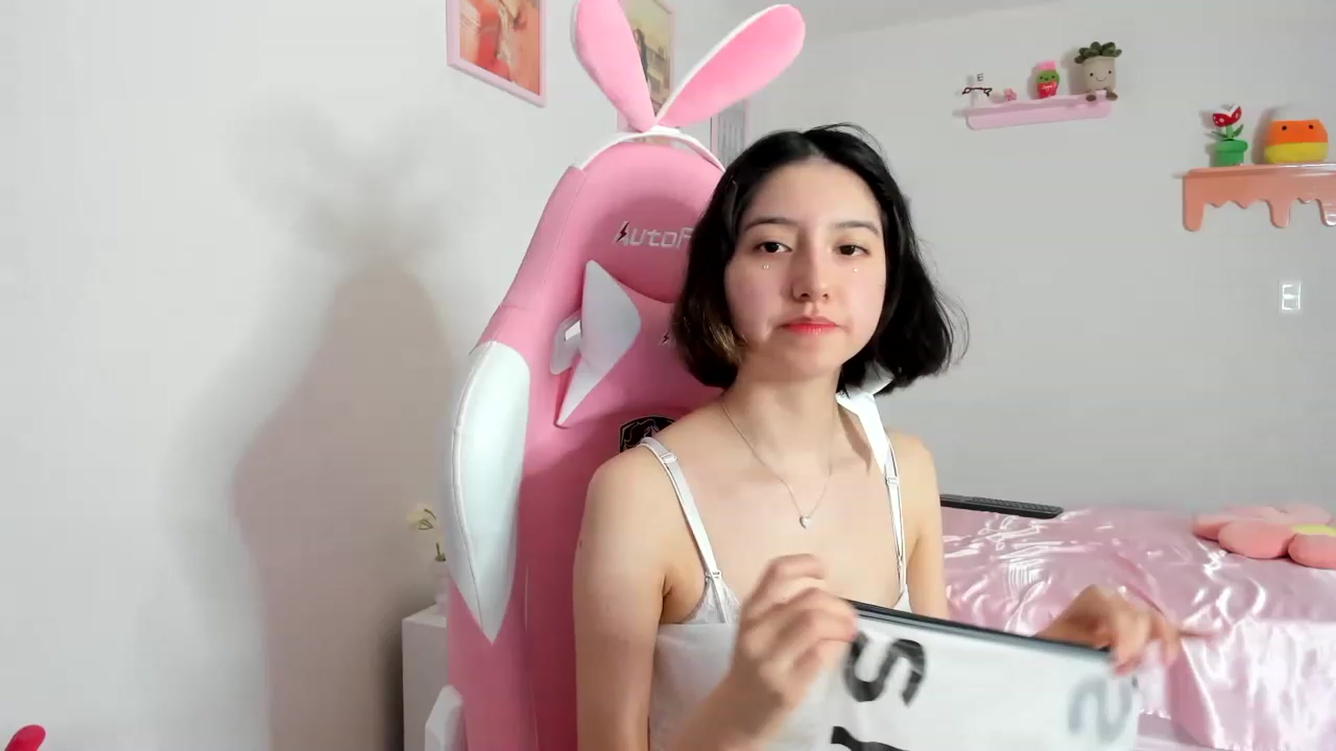 Gallery image thumbnail from Cherrycute666's myfreecams stream on, 08/25/2023, 19:16 image 10 of 20