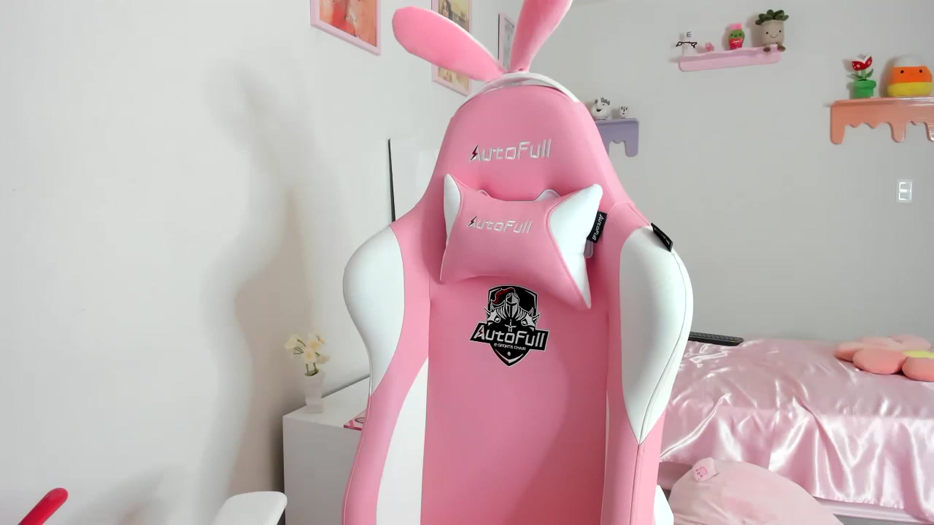 Gallery image thumbnail from Cherrycute666's myfreecams stream on, 08/25/2023, 19:16 image 17 of 20