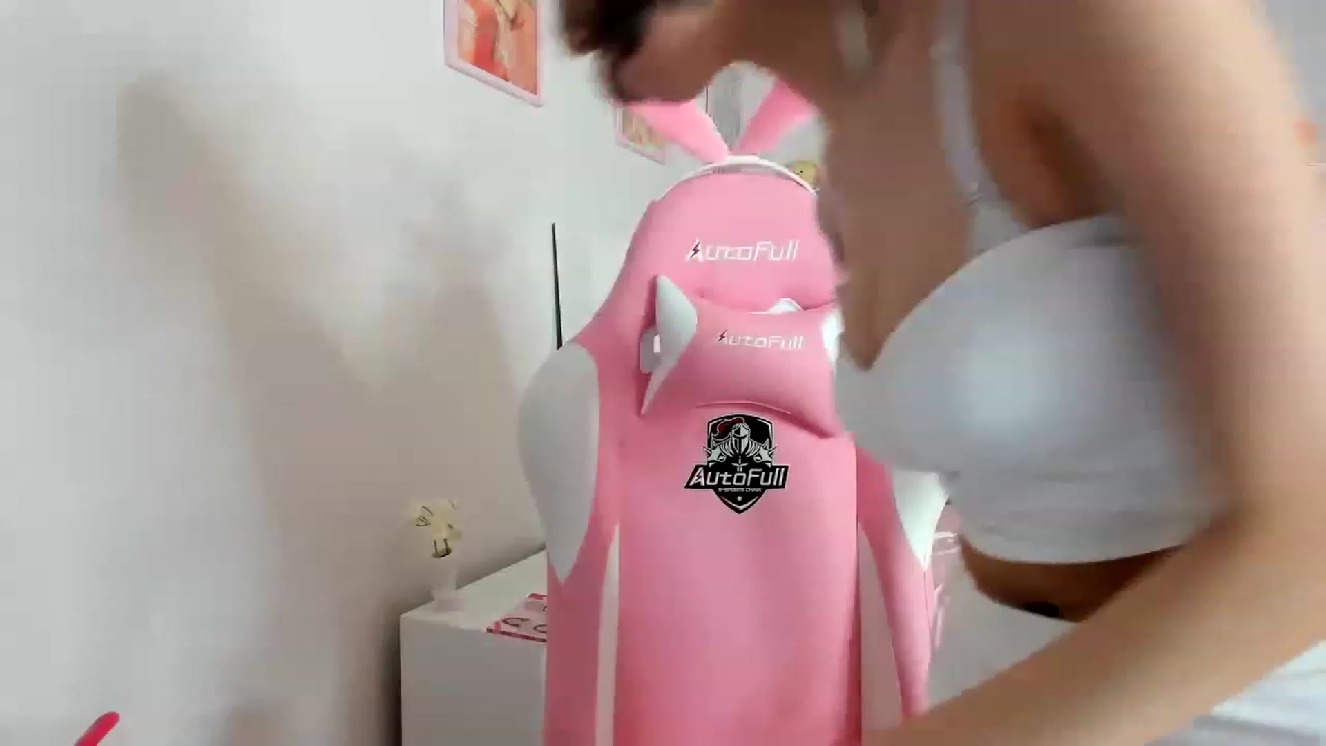 Gallery image thumbnail from Cherrycute666's myfreecams stream on, 08/25/2023, 19:16 image 15 of 20
