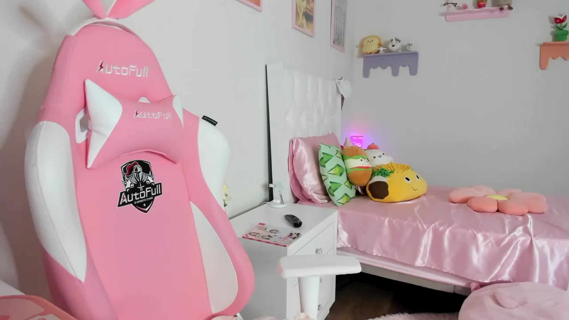 Gallery image thumbnail from Cherrycute666's myfreecams stream on, 08/25/2023, 23:39 image 7 of 20