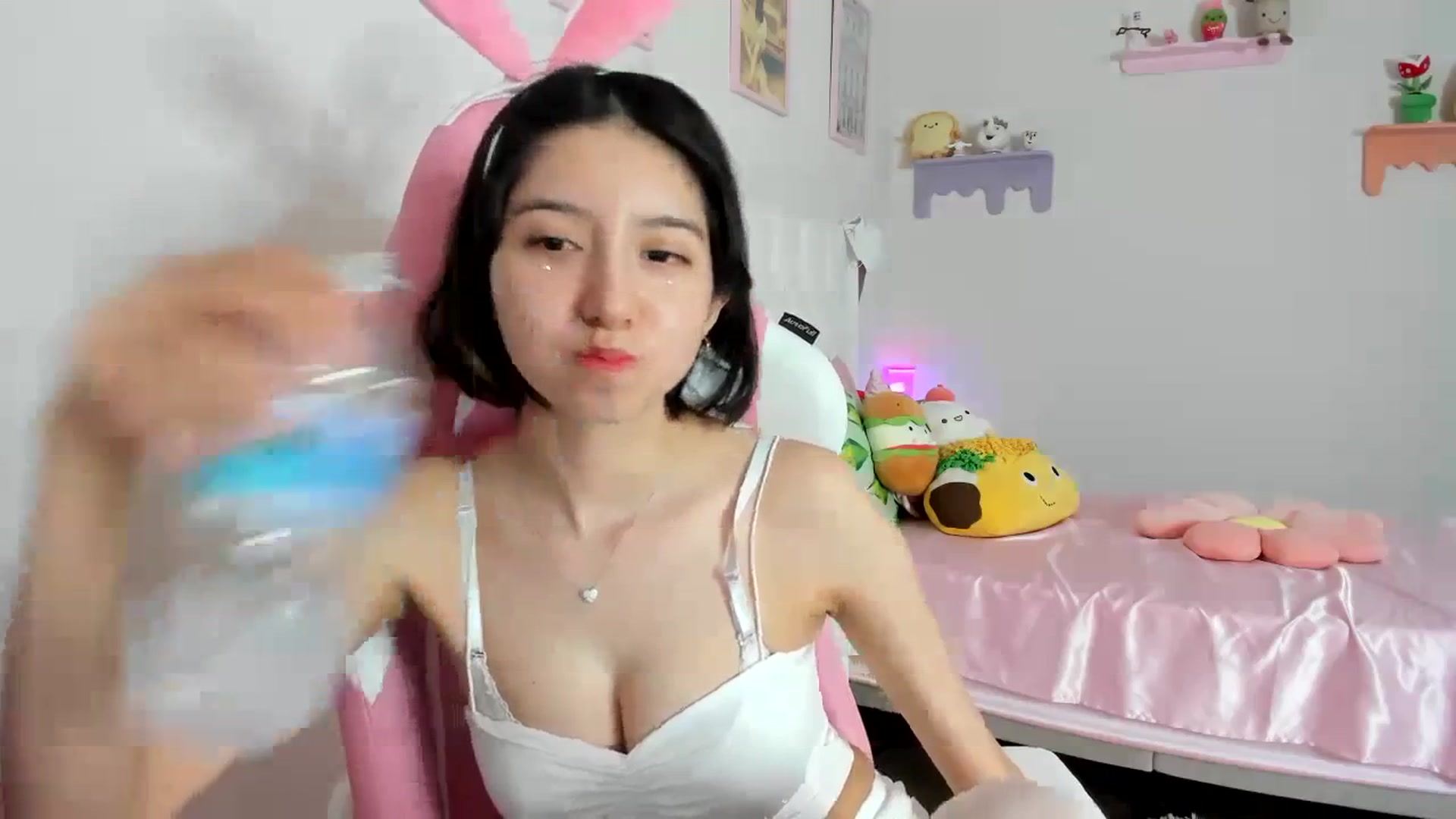 Gallery image thumbnail from Cherrycute666's myfreecams stream on, 08/25/2023, 23:39 image 18 of 20