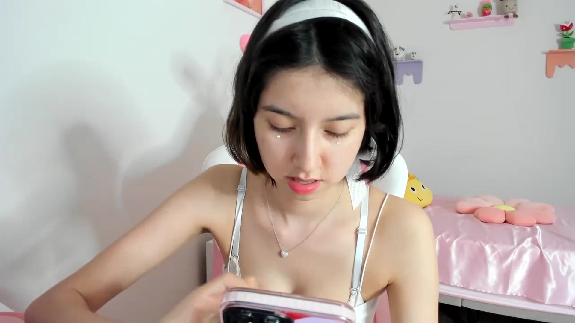 Gallery image thumbnail from Cherrycute666's myfreecams stream on, 08/26/2023, 24:00 image 3 of 20