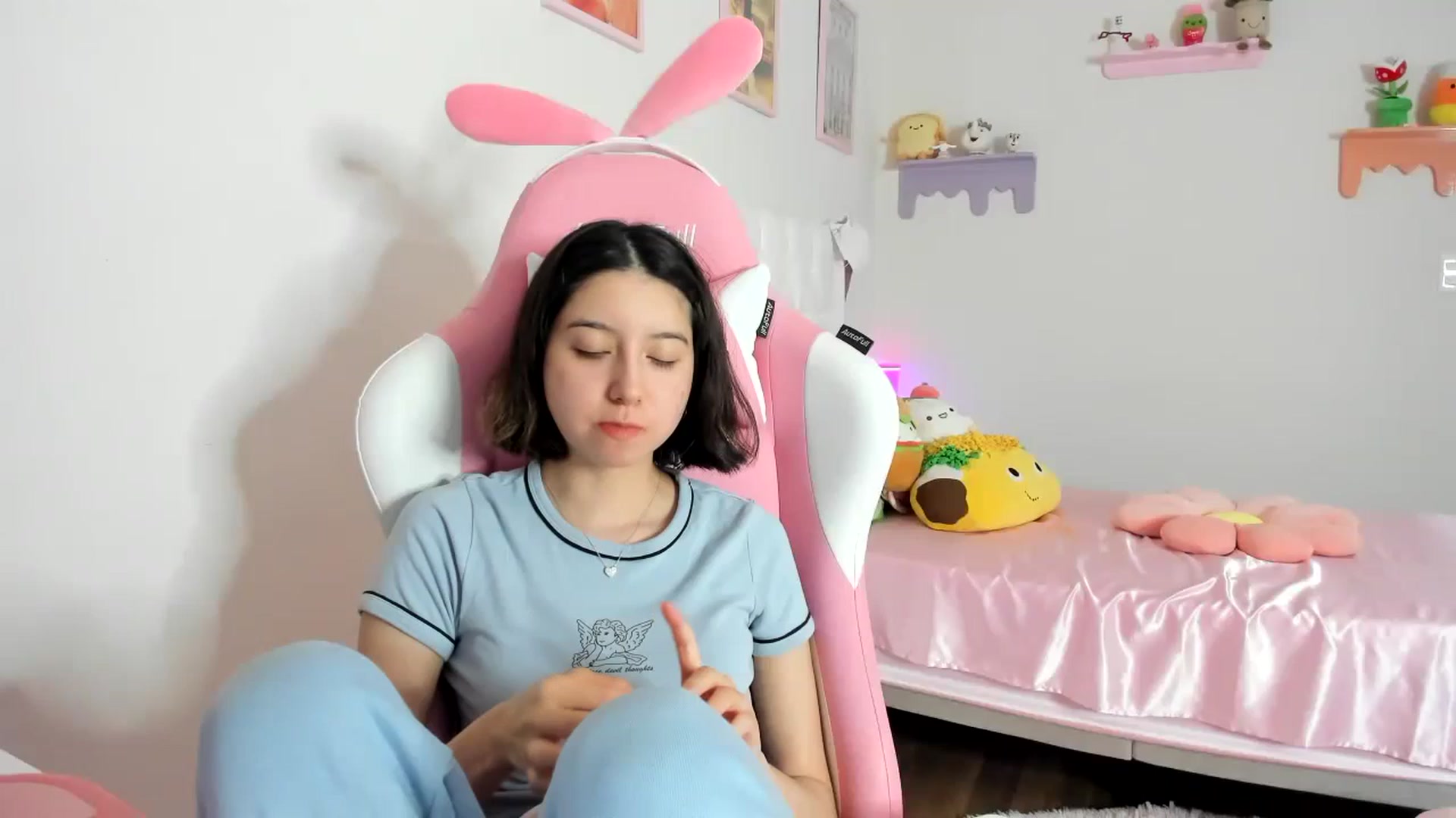 Gallery image thumbnail from Cherrycute666's myfreecams stream on, 08/26/2023, 08:35 image 14 of 20