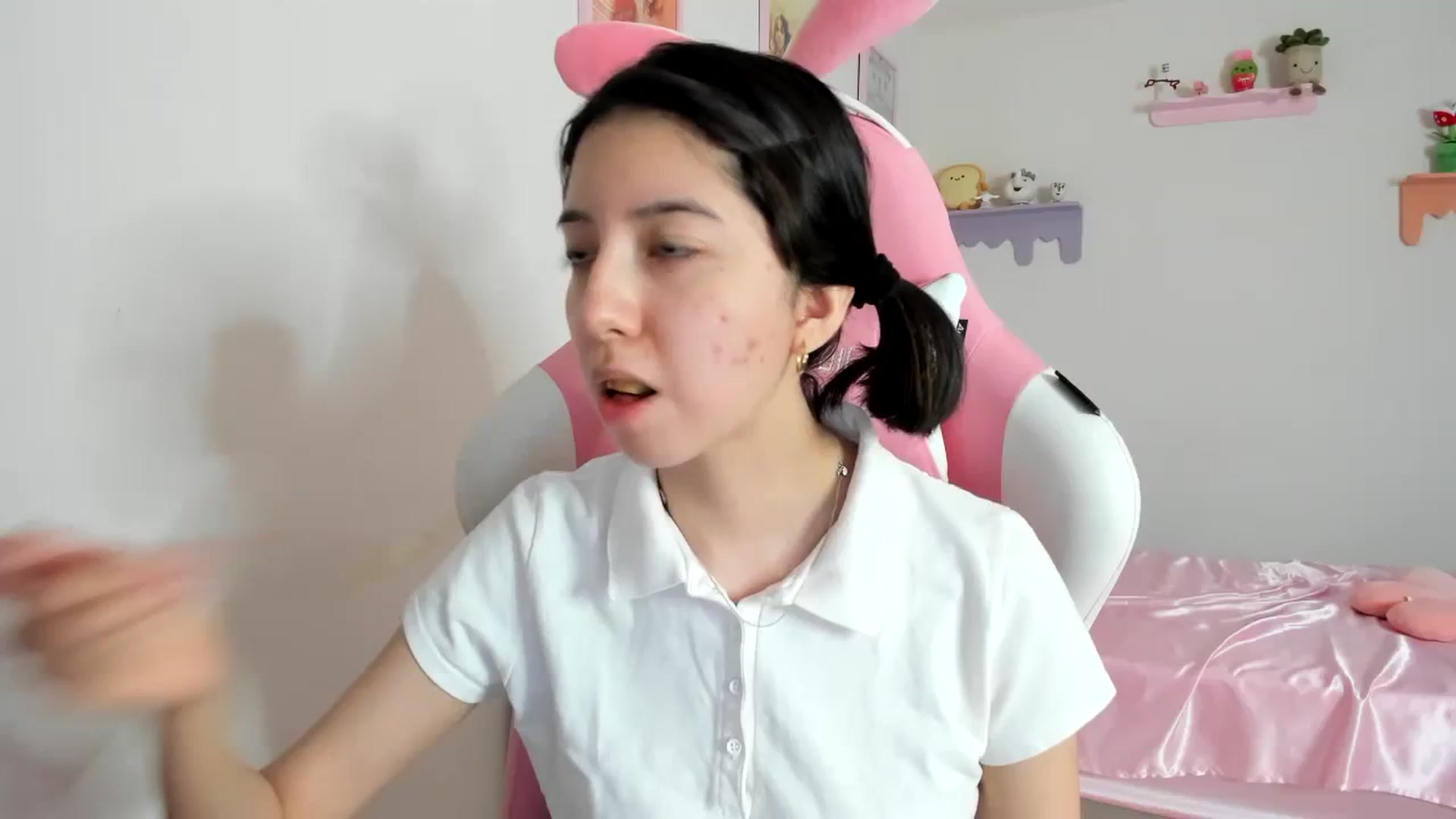Gallery image thumbnail from Cherrycute666's myfreecams stream on, 08/26/2023, 22:33 image 8 of 20