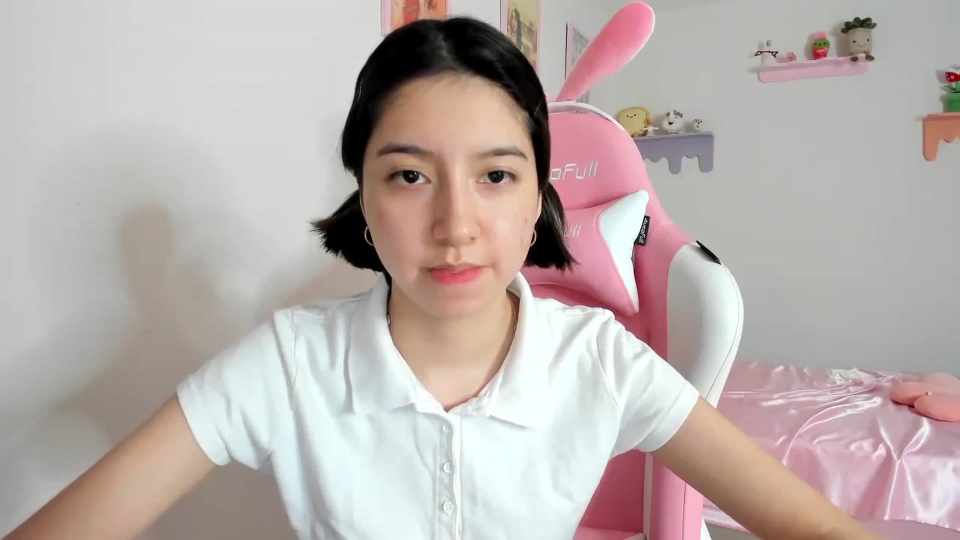 Gallery image thumbnail from Cherrycute666's myfreecams stream on, 08/26/2023, 22:33 image 2 of 20