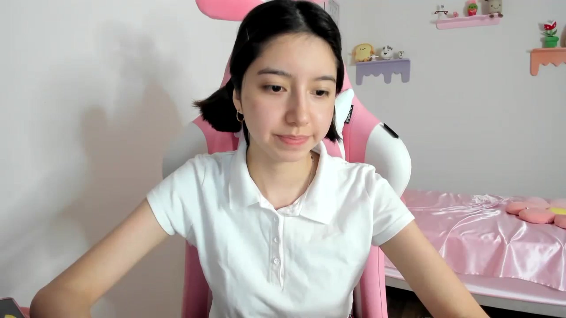 Gallery image thumbnail from Cherrycute666's myfreecams stream on, 08/26/2023, 22:33 image 16 of 20