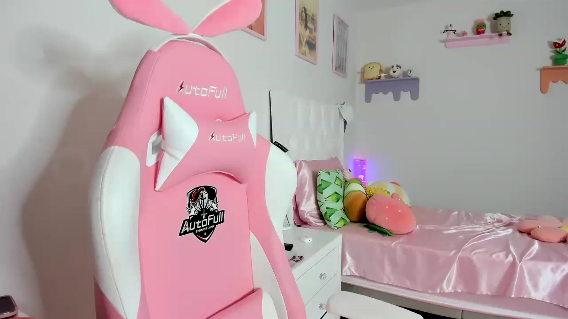 Gallery image thumbnail from Cherrycute666's myfreecams stream on, 08/26/2023, 23:55 image 10 of 20