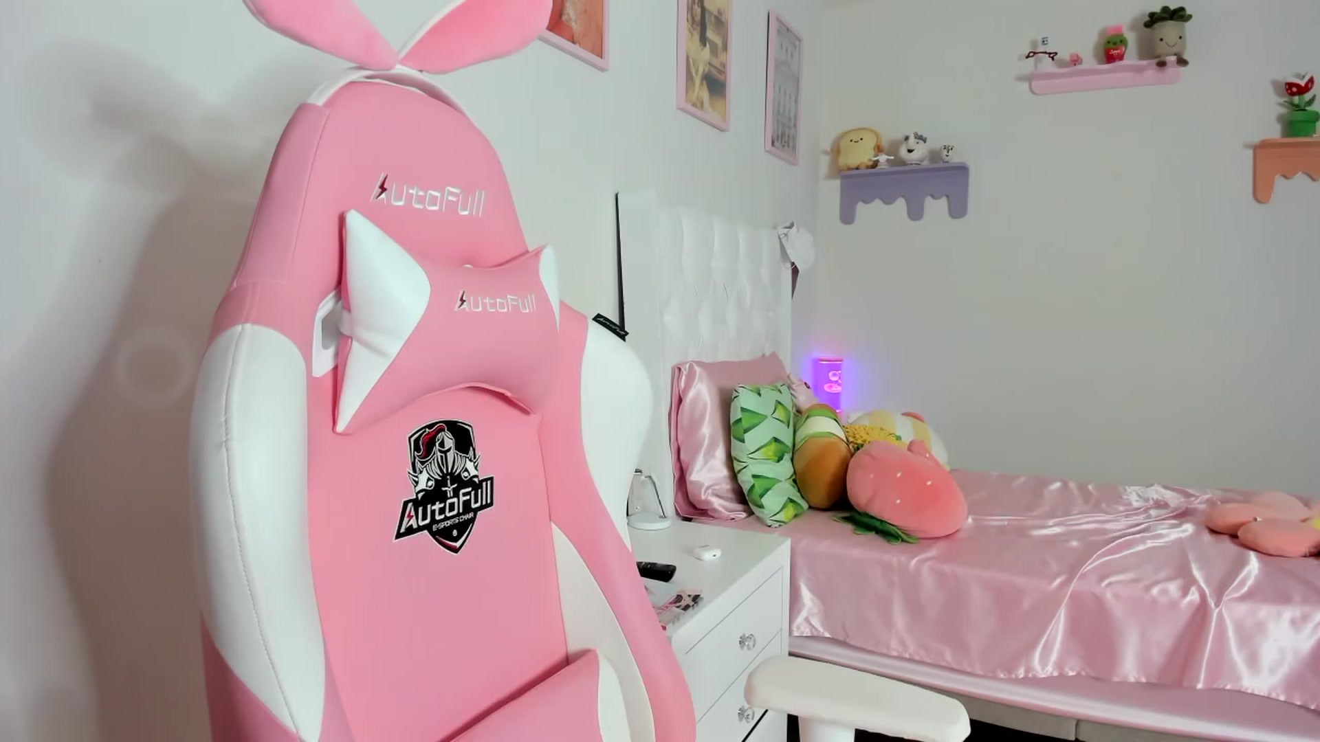 Gallery image thumbnail from Cherrycute666's myfreecams stream on, 08/26/2023, 23:55 image 18 of 20