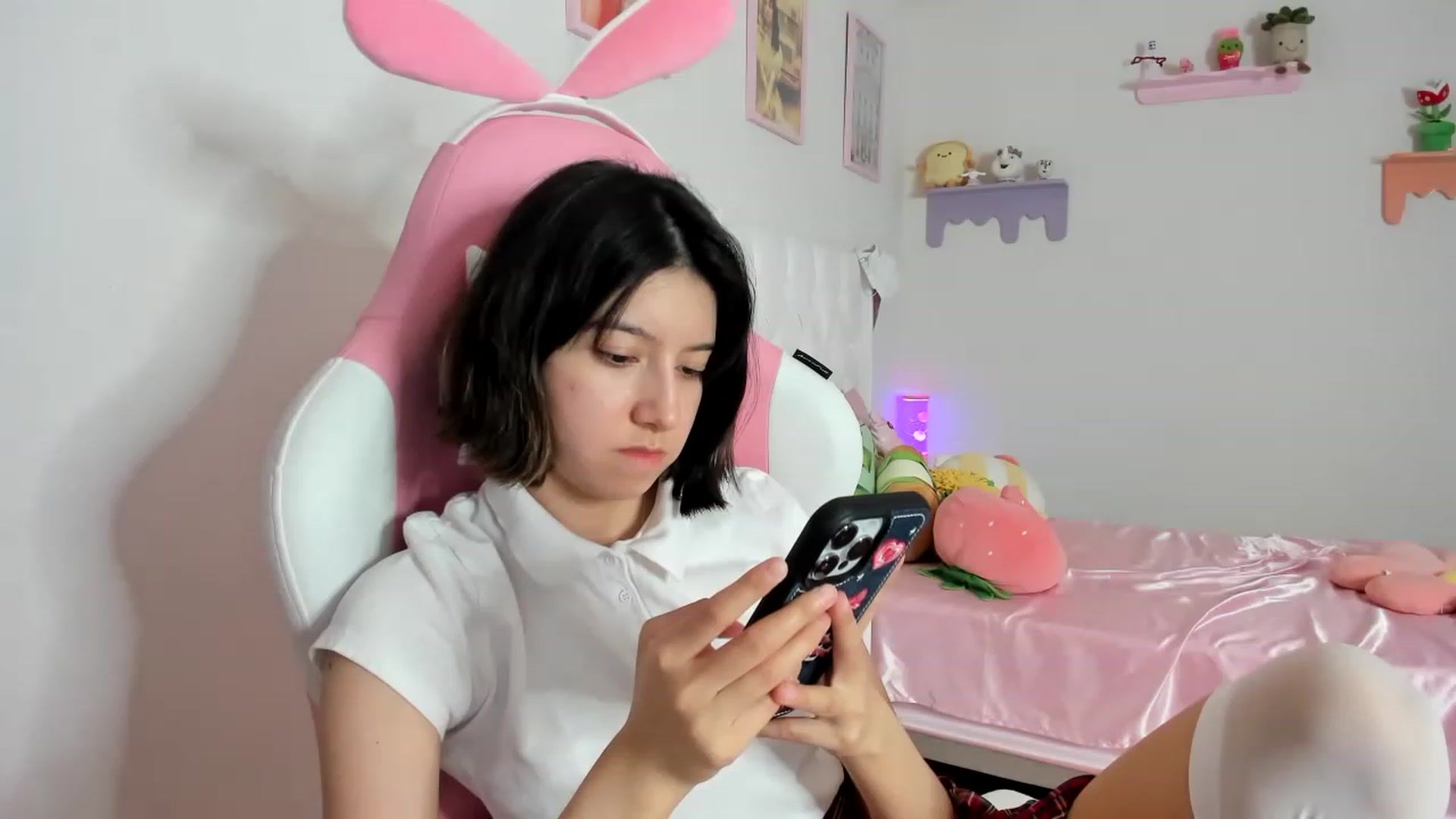 Gallery image thumbnail from Cherrycute666's myfreecams stream on, 08/26/2023, 23:55 image 17 of 20
