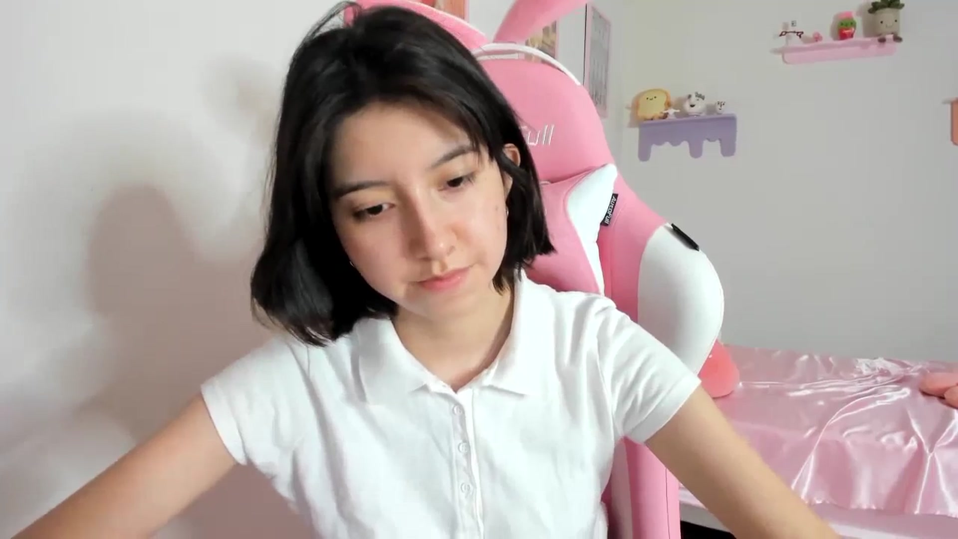 Gallery image thumbnail from Cherrycute666's myfreecams stream on, 08/27/2023, 03:37 image 6 of 20