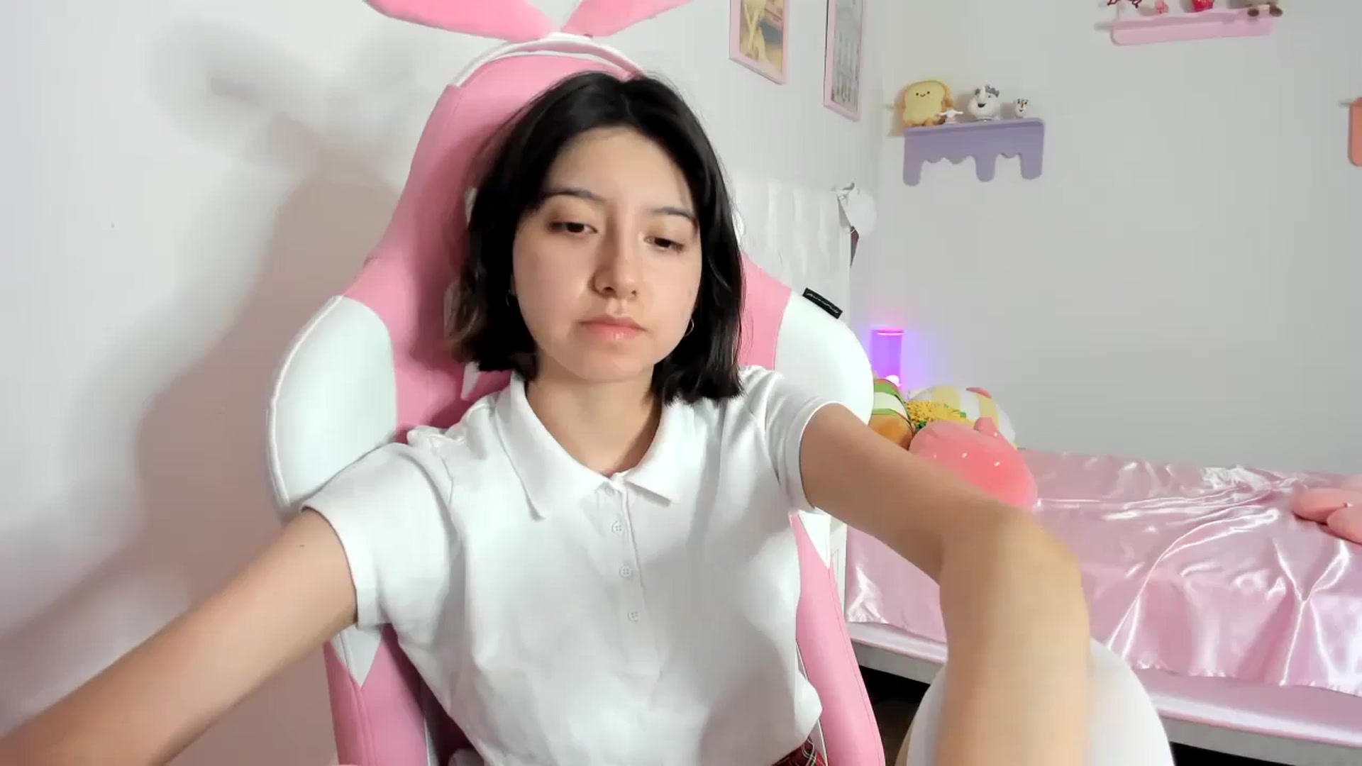 Gallery image thumbnail from Cherrycute666's myfreecams stream on, 08/27/2023, 03:37 image 1 of 20