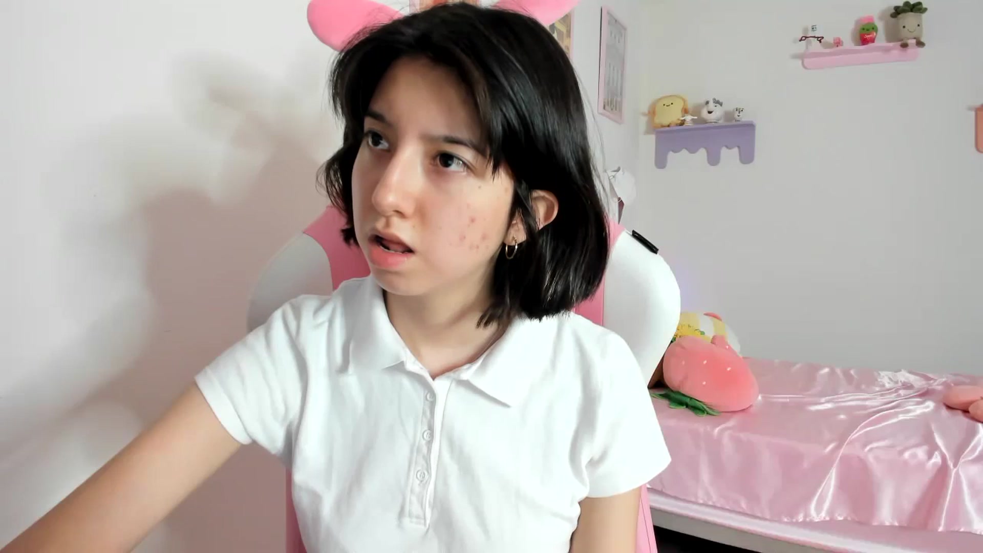 Gallery image thumbnail from Cherrycute666's myfreecams stream on, 08/27/2023, 03:37 image 10 of 20