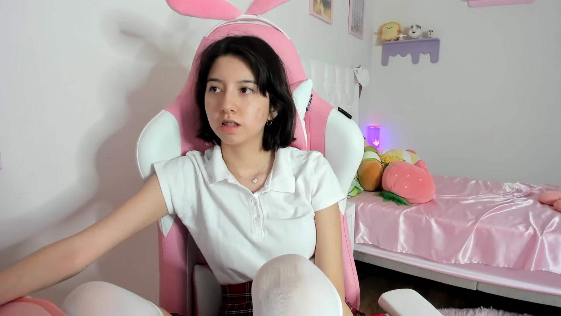 Gallery image thumbnail from Cherrycute666's myfreecams stream on, 08/27/2023, 06:29 image 1 of 20