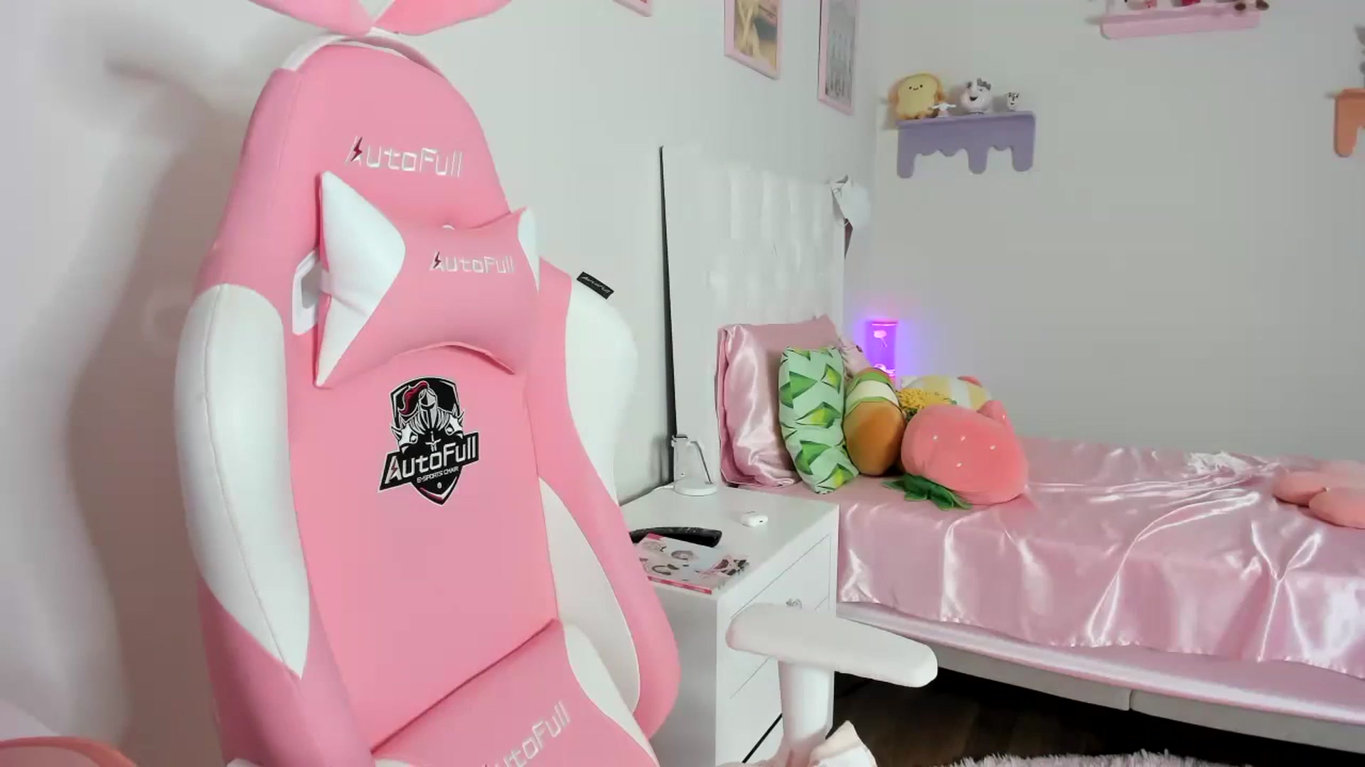 Gallery image thumbnail from Cherrycute666's myfreecams stream on, 08/27/2023, 06:29 image 4 of 20