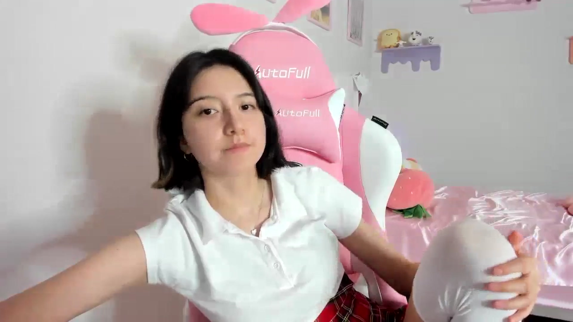 Gallery image thumbnail from Cherrycute666's myfreecams stream on, 08/27/2023, 08:59 image 8 of 20