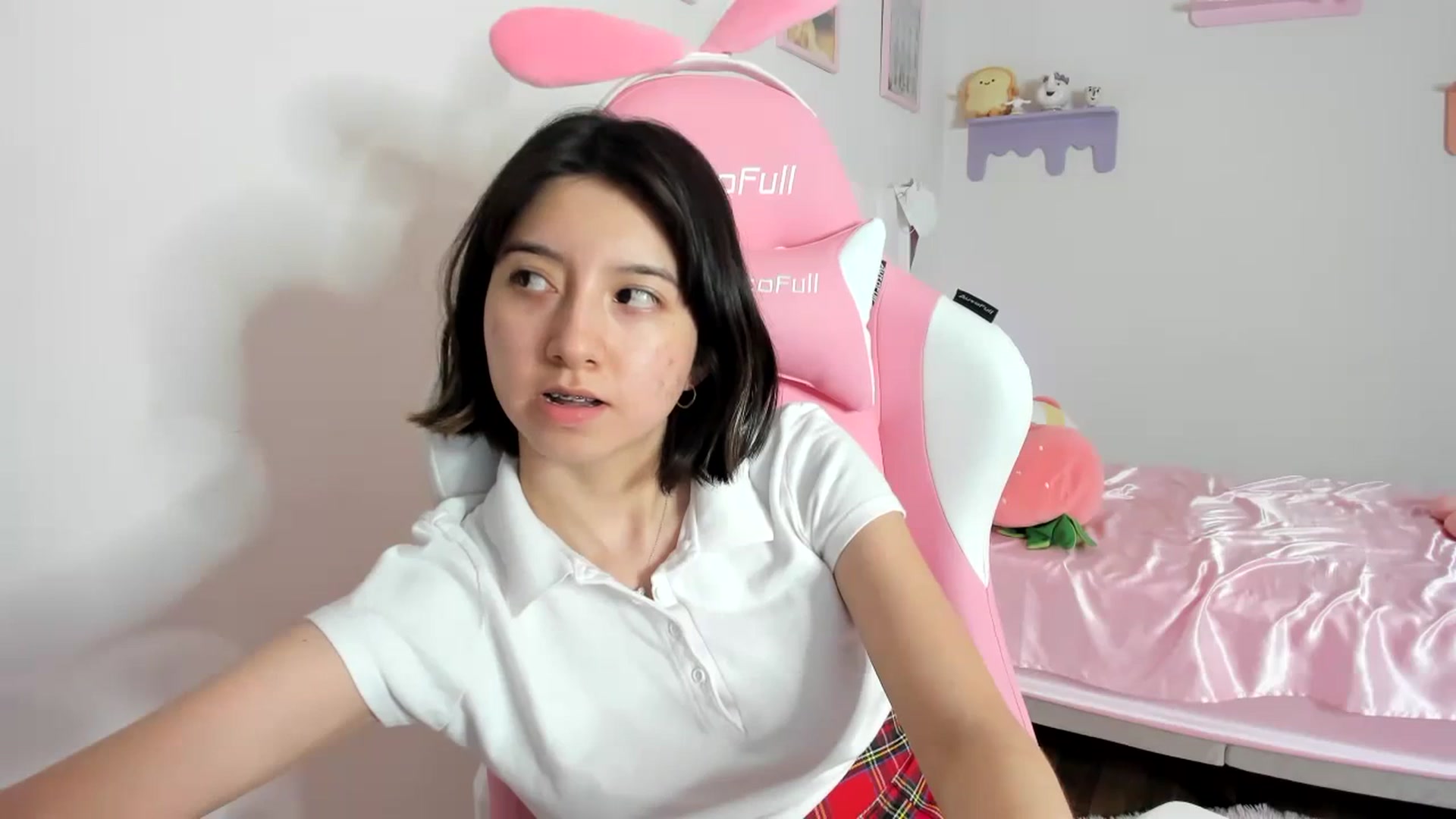 Gallery image thumbnail from Cherrycute666's myfreecams stream on, 08/27/2023, 08:59 image 7 of 20