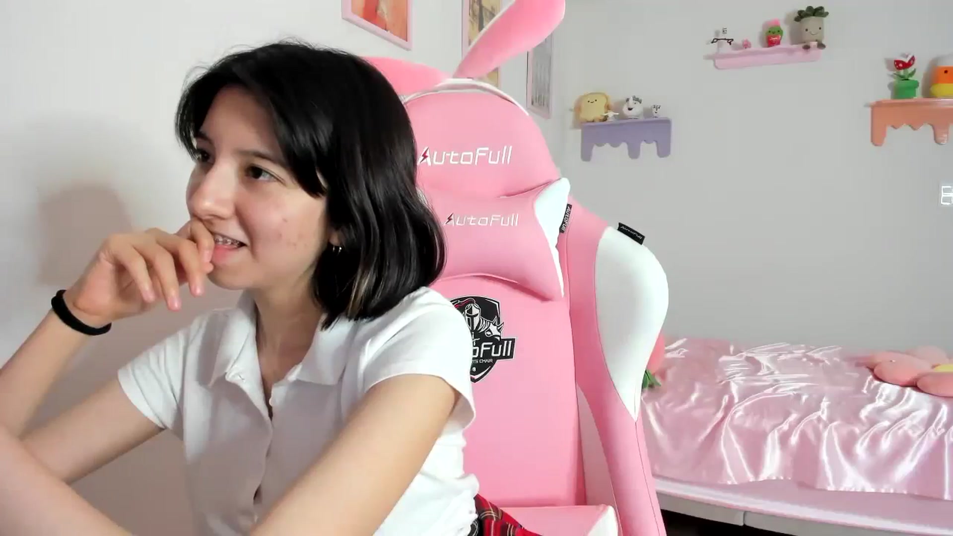 Gallery image thumbnail from Cherrycute666's myfreecams stream on, 08/27/2023, 08:59 image 5 of 20